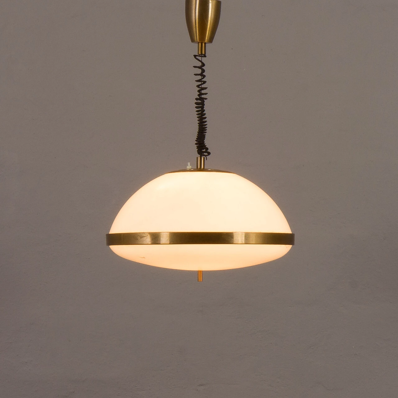 Lampada a sospensione in alluminio ottonato e acrilico, anni '70 2
