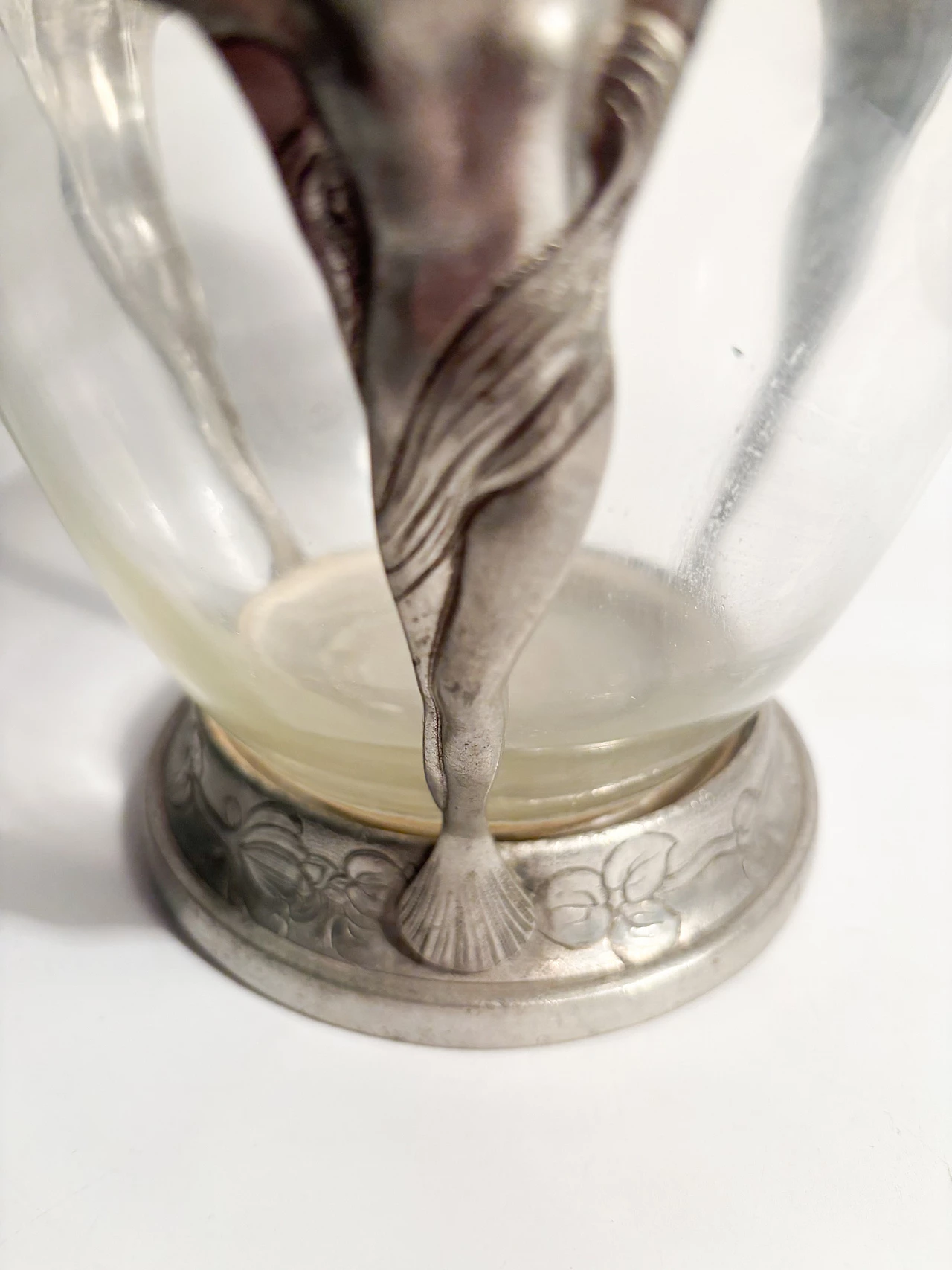 Vase in glass and sculpted pewter, 1910s 5