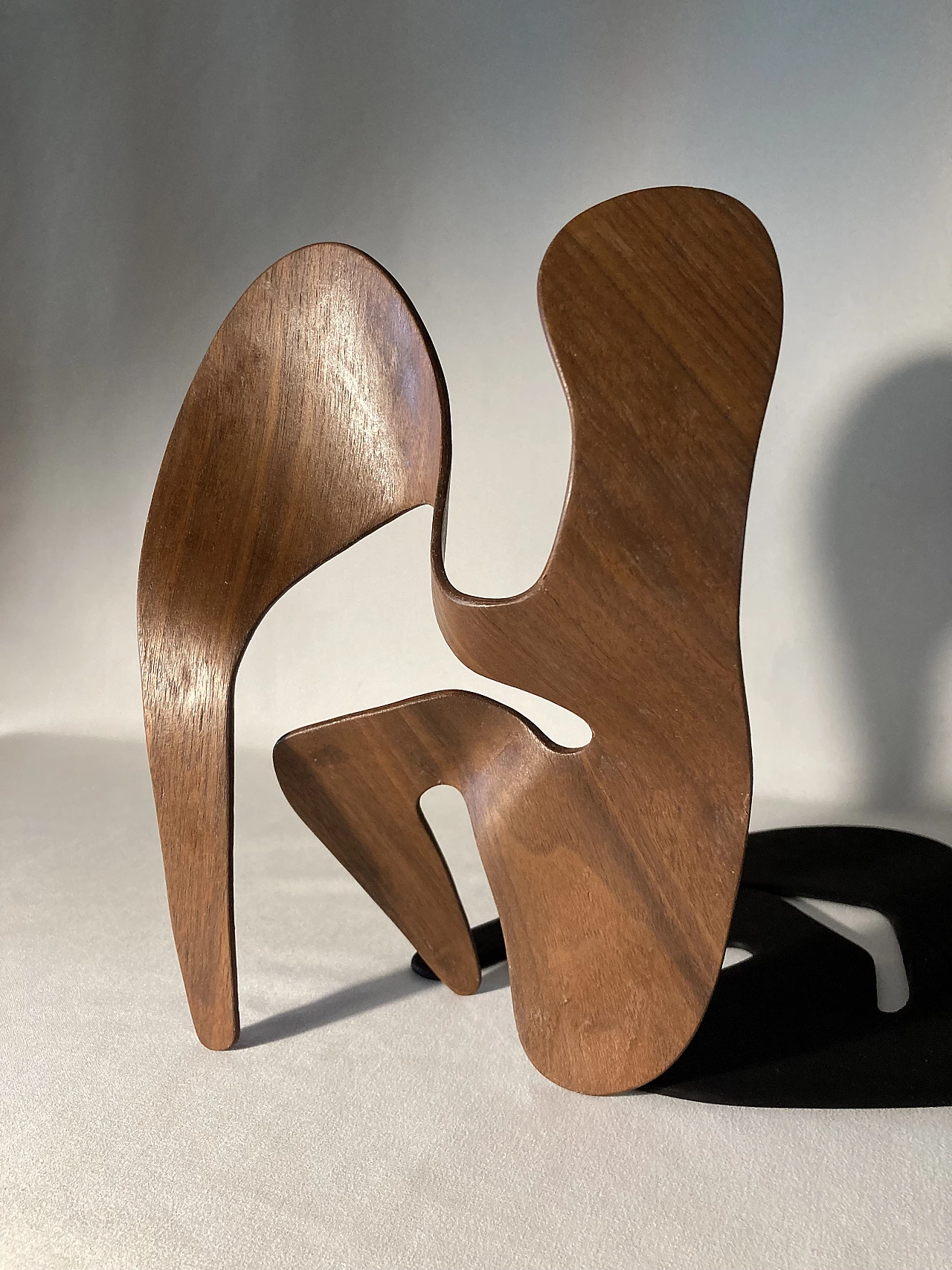 Charles Eames_ L'ombra non si piega, scultura in compensato curvato 1