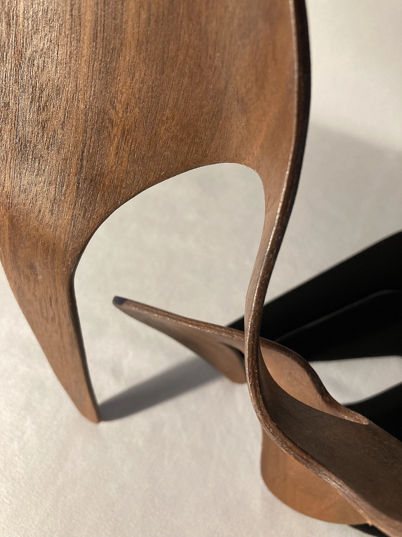 Charles Eames_ L'ombra non si piega, scultura in compensato curvato 6