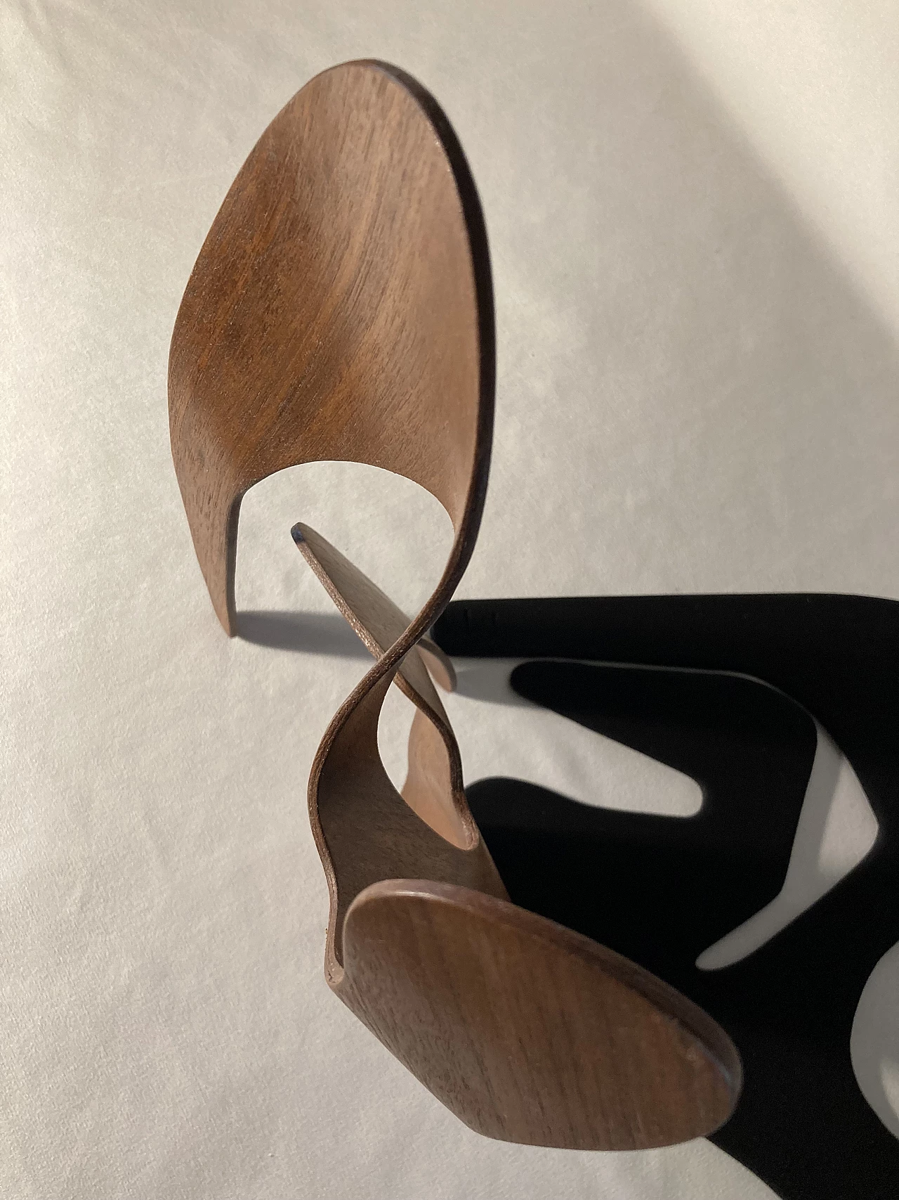 Charles Eames_ L'ombra non si piega, scultura in compensato curvato 23