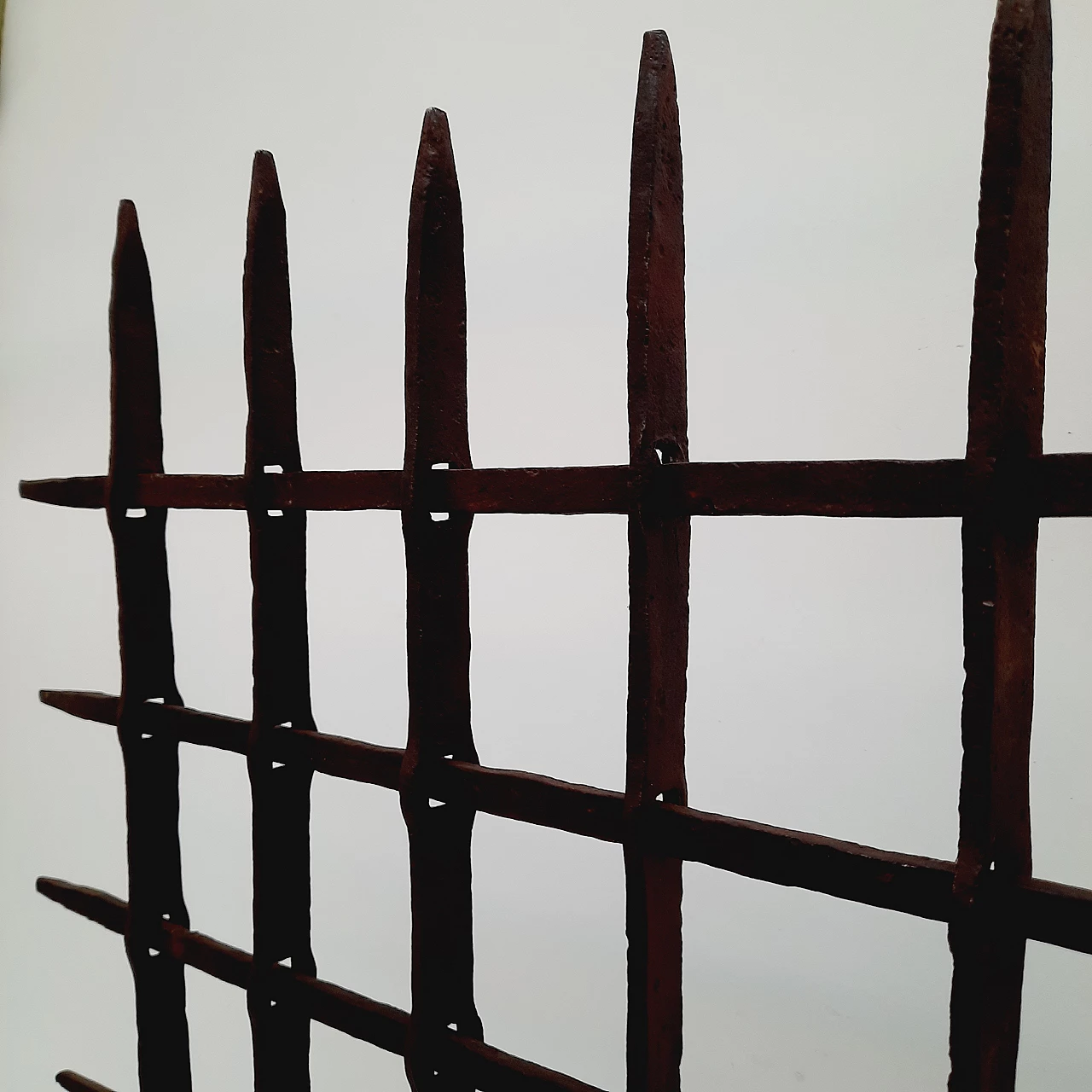 Black wrought iron grate with wooden base, 18th century 5