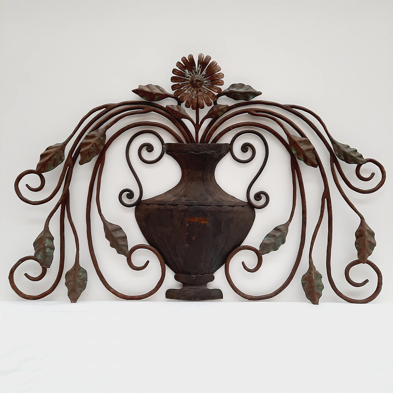 Flower vase frieze in embossed copper, 19th century 1