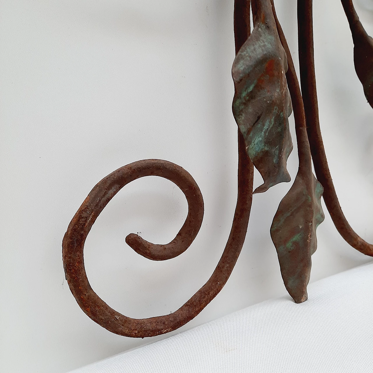 Flower vase frieze in embossed copper, 19th century 5