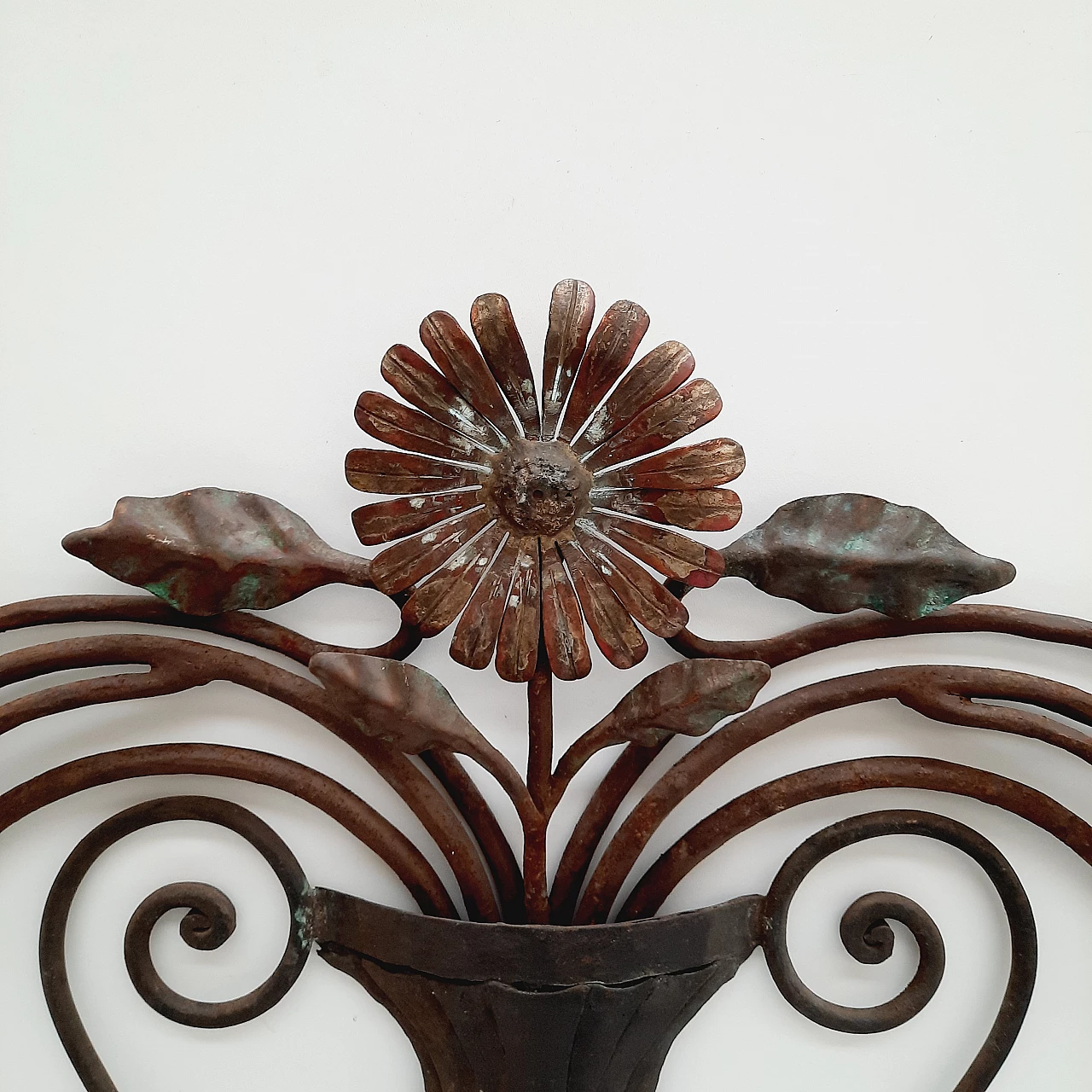 Flower vase frieze in embossed copper, 19th century 6