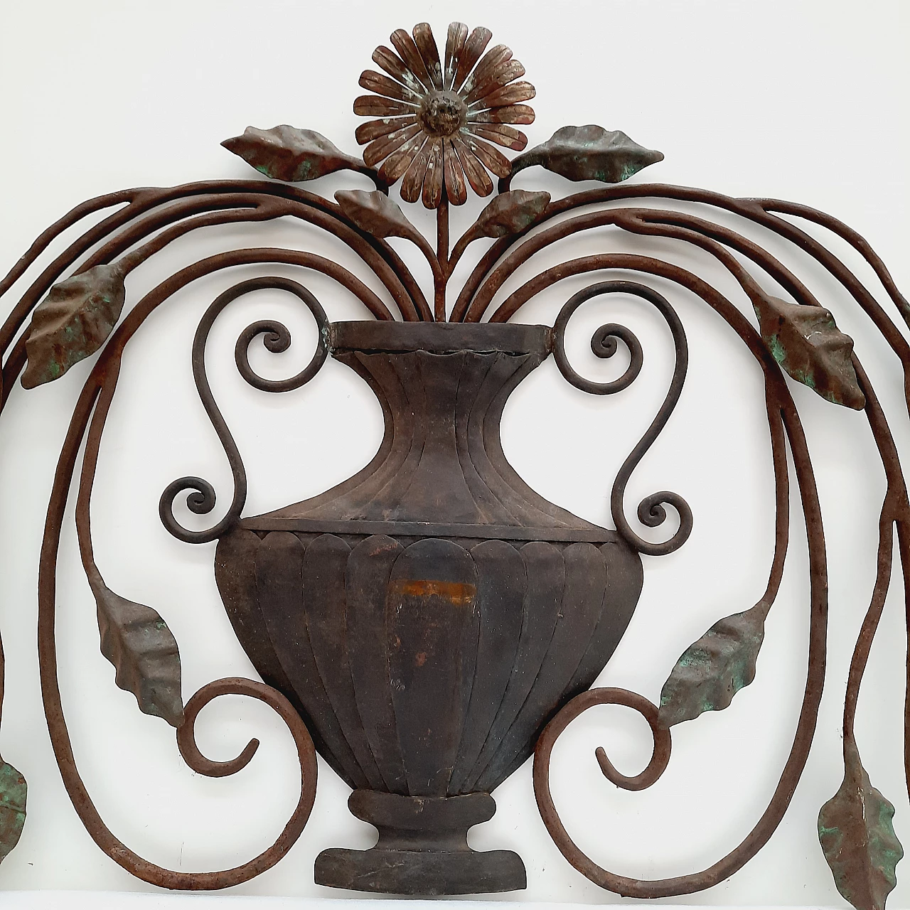 Flower vase frieze in embossed copper, 19th century 7