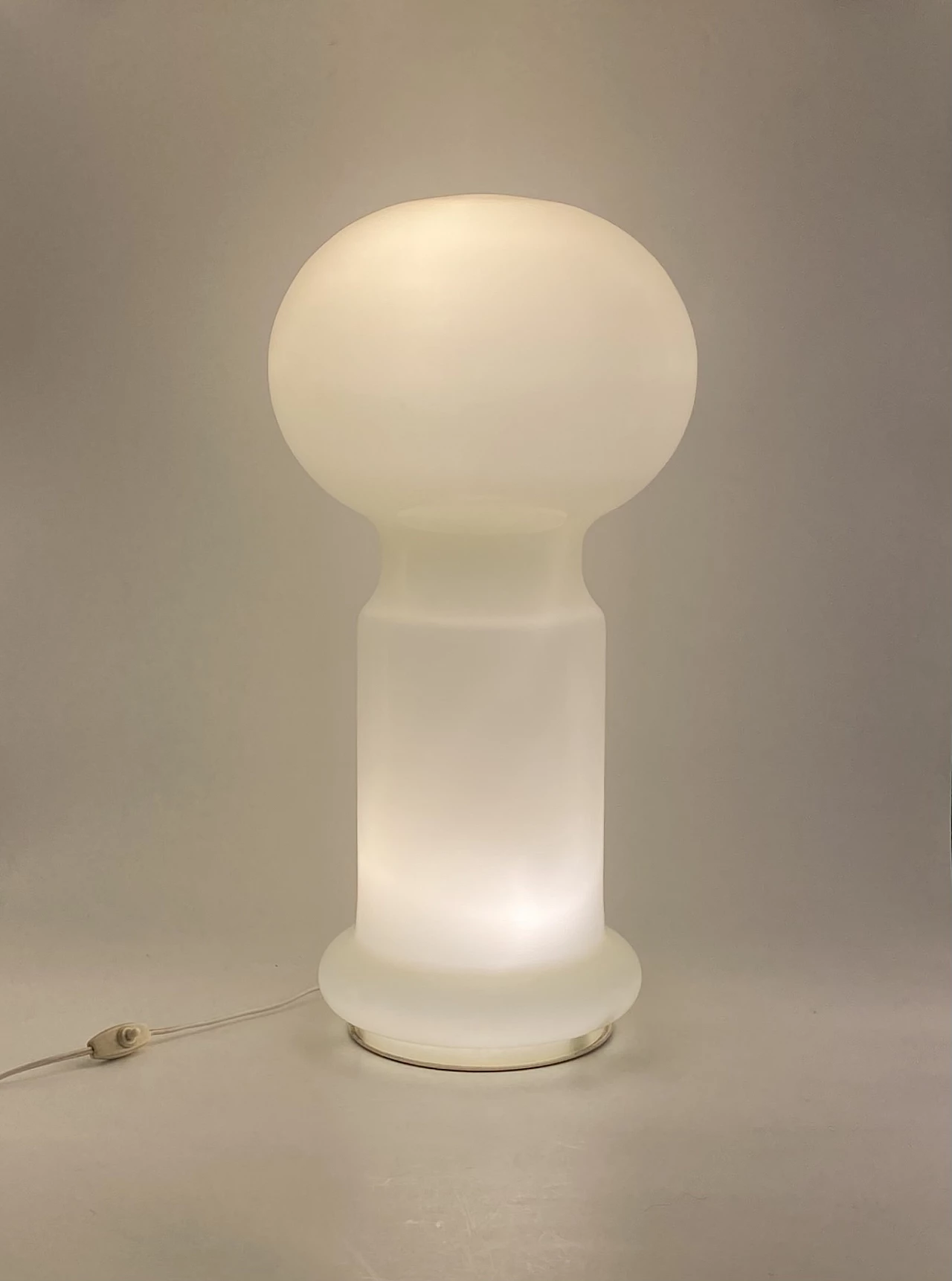 Murano glass table lamp in beige by Vistosi, 1960s 13