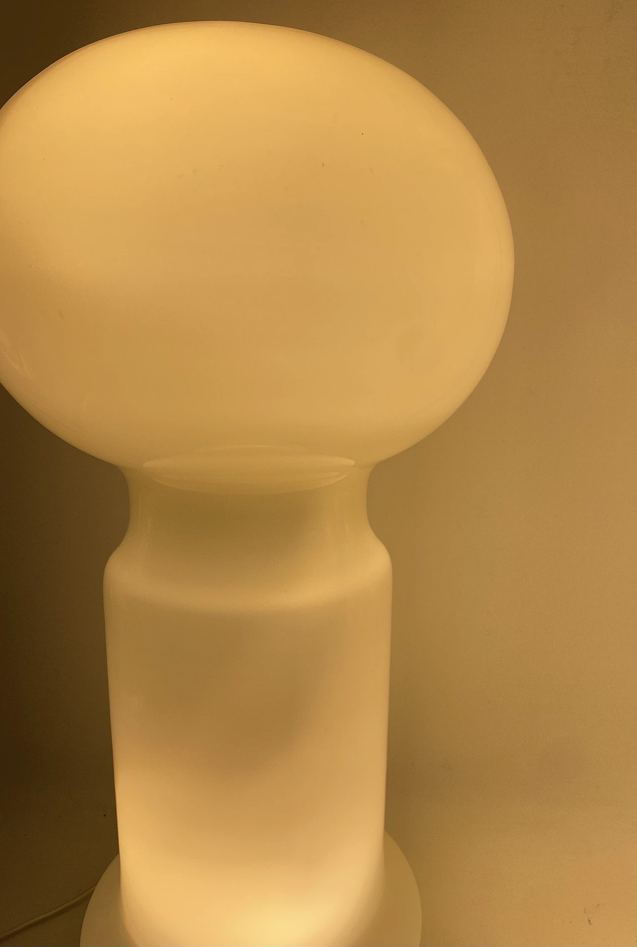 Lampada da tavolo in vetro di Murano beige di Vistosi, anni '60 17