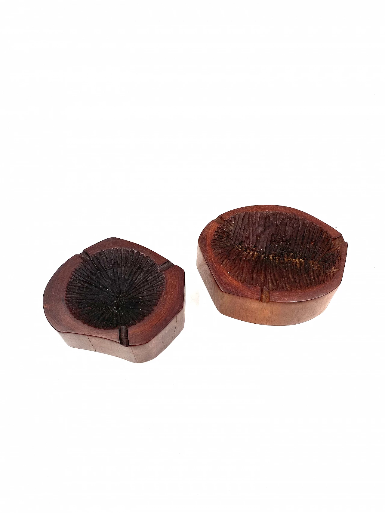 Pair of wooden ashtrays in Monique Gerber's style, 1970s 3