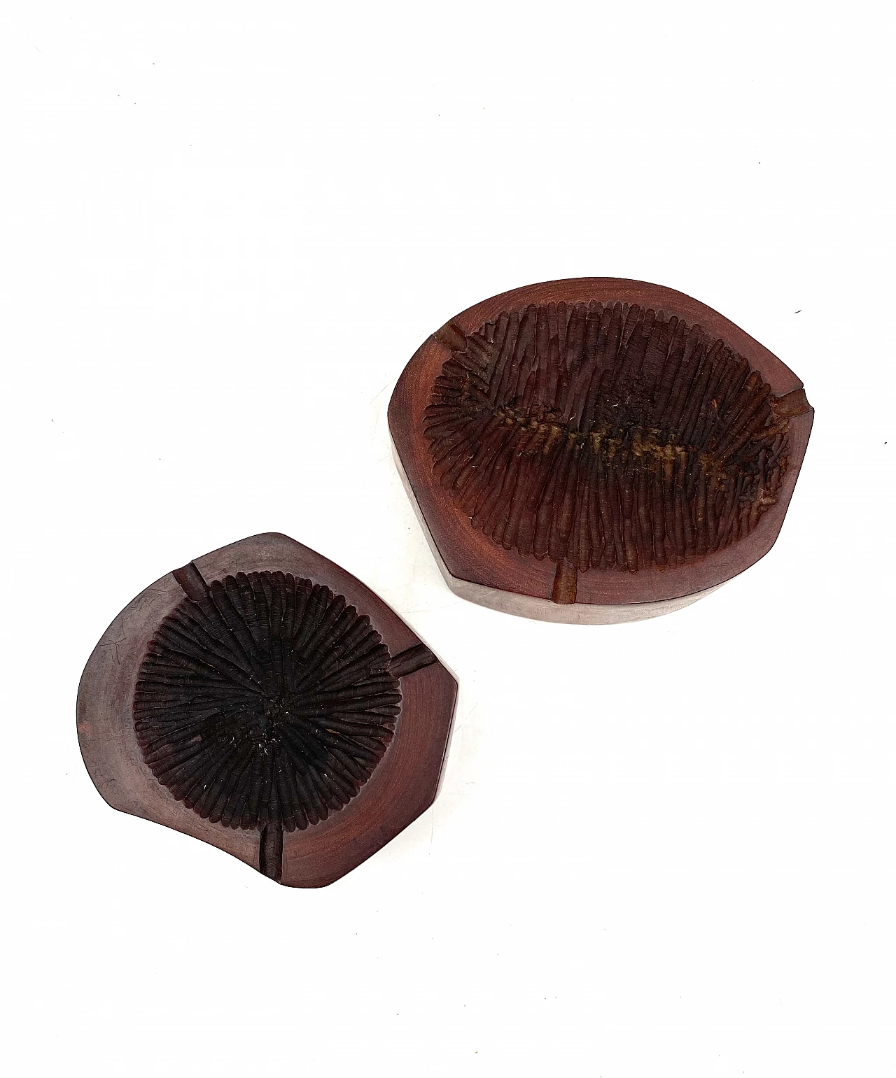 Pair of wooden ashtrays in Monique Gerber's style, 1970s 7