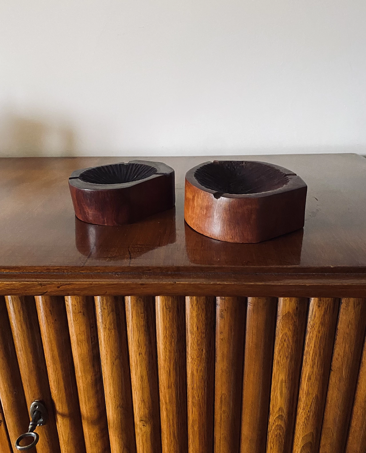 Pair of wooden ashtrays in Monique Gerber's style, 1970s 32