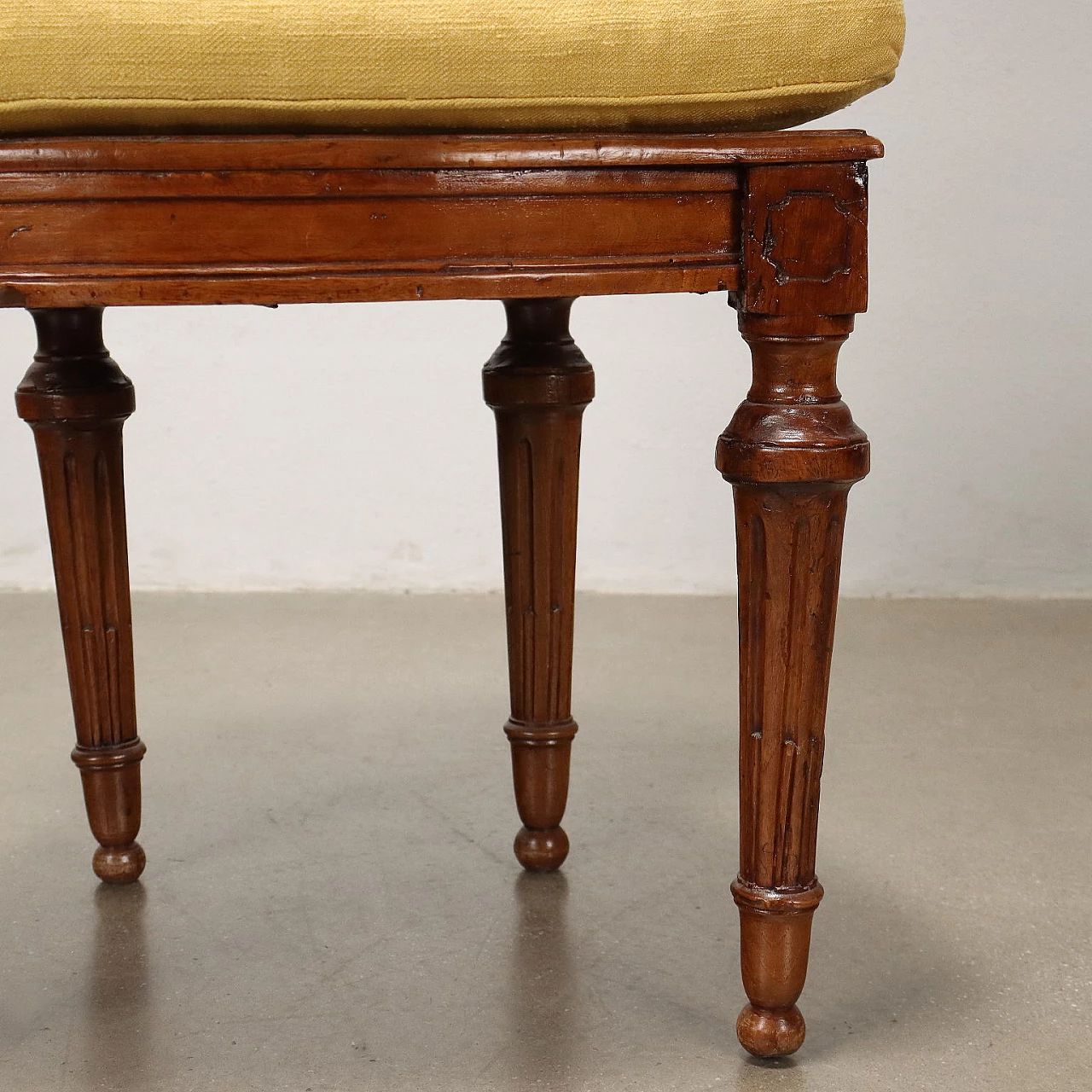 Pair of walnut and cane chairs with removable cushions, 18th century 7