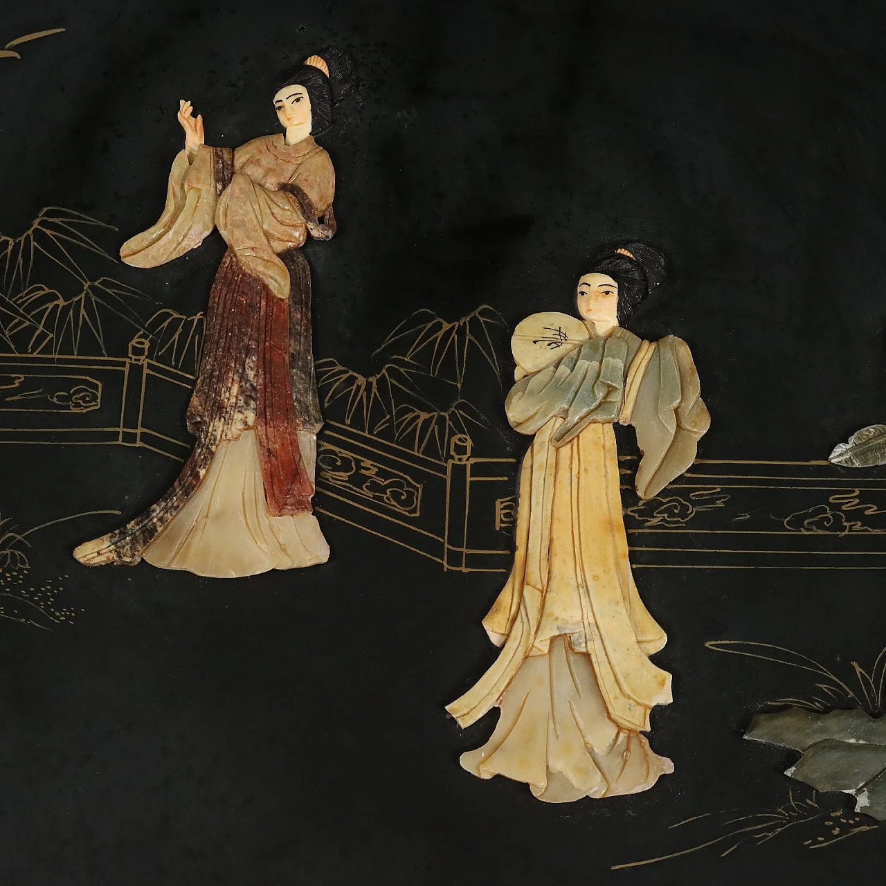 Coppia di Tavolini in legno con motivi orientali dipinti color oro 9
