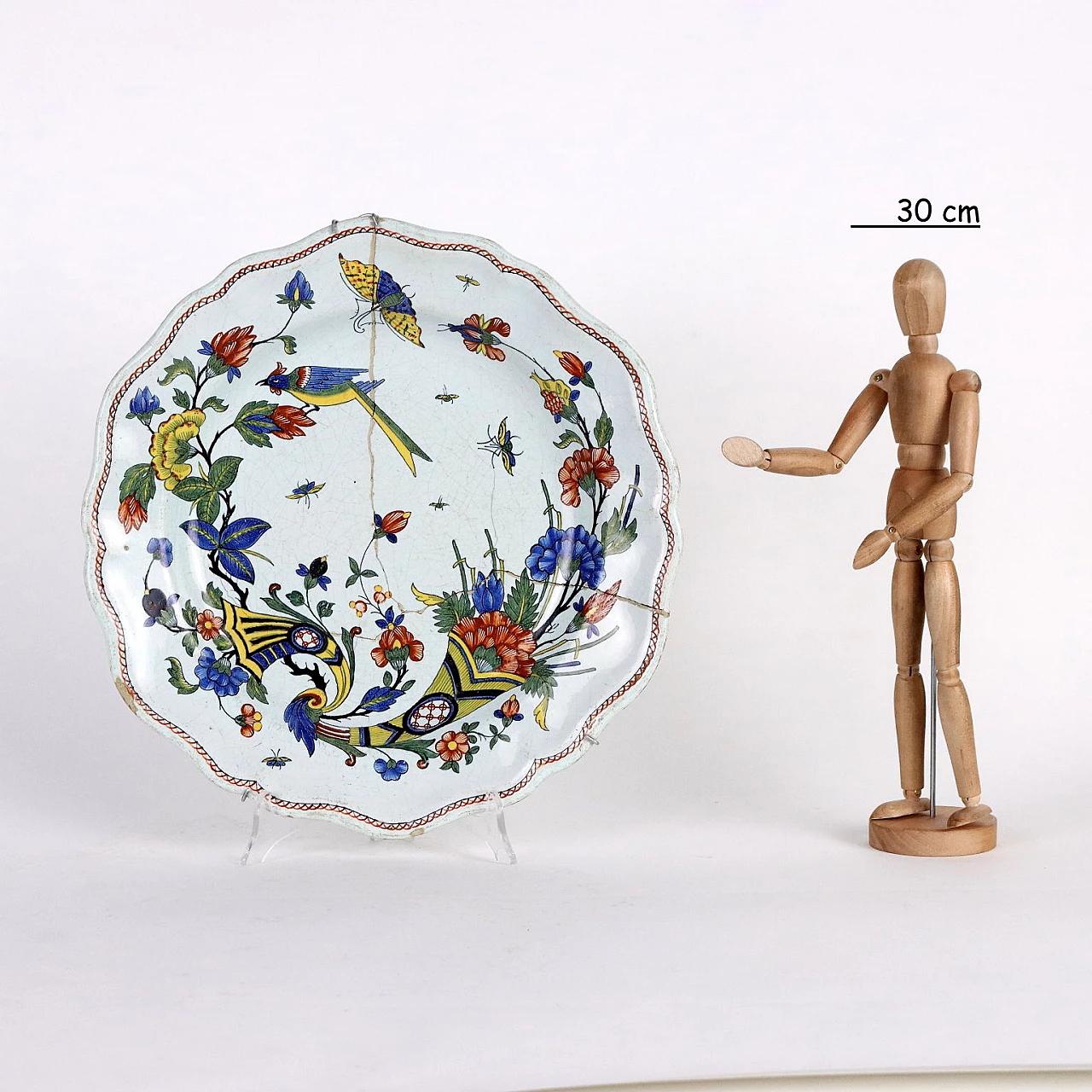 Majolica plate with polychrome naturalistic decoration, 19th century 2