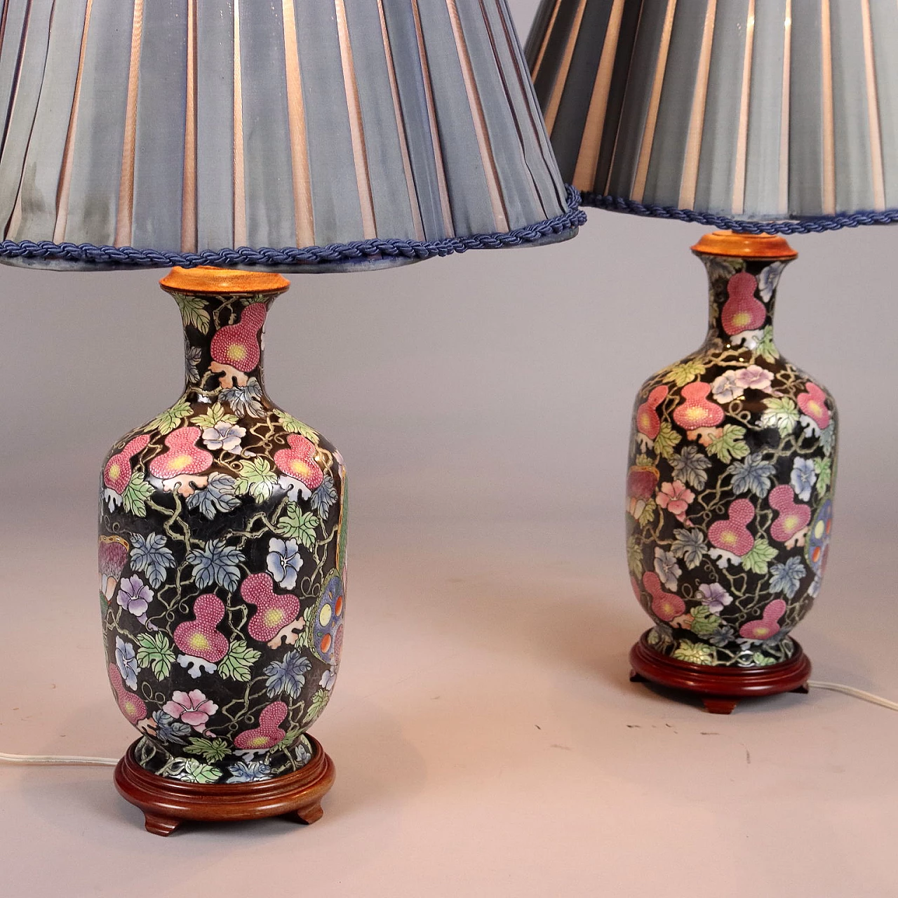 Pair of Chinese porcelain decorated table lamps with fabric shade, 1980s 7