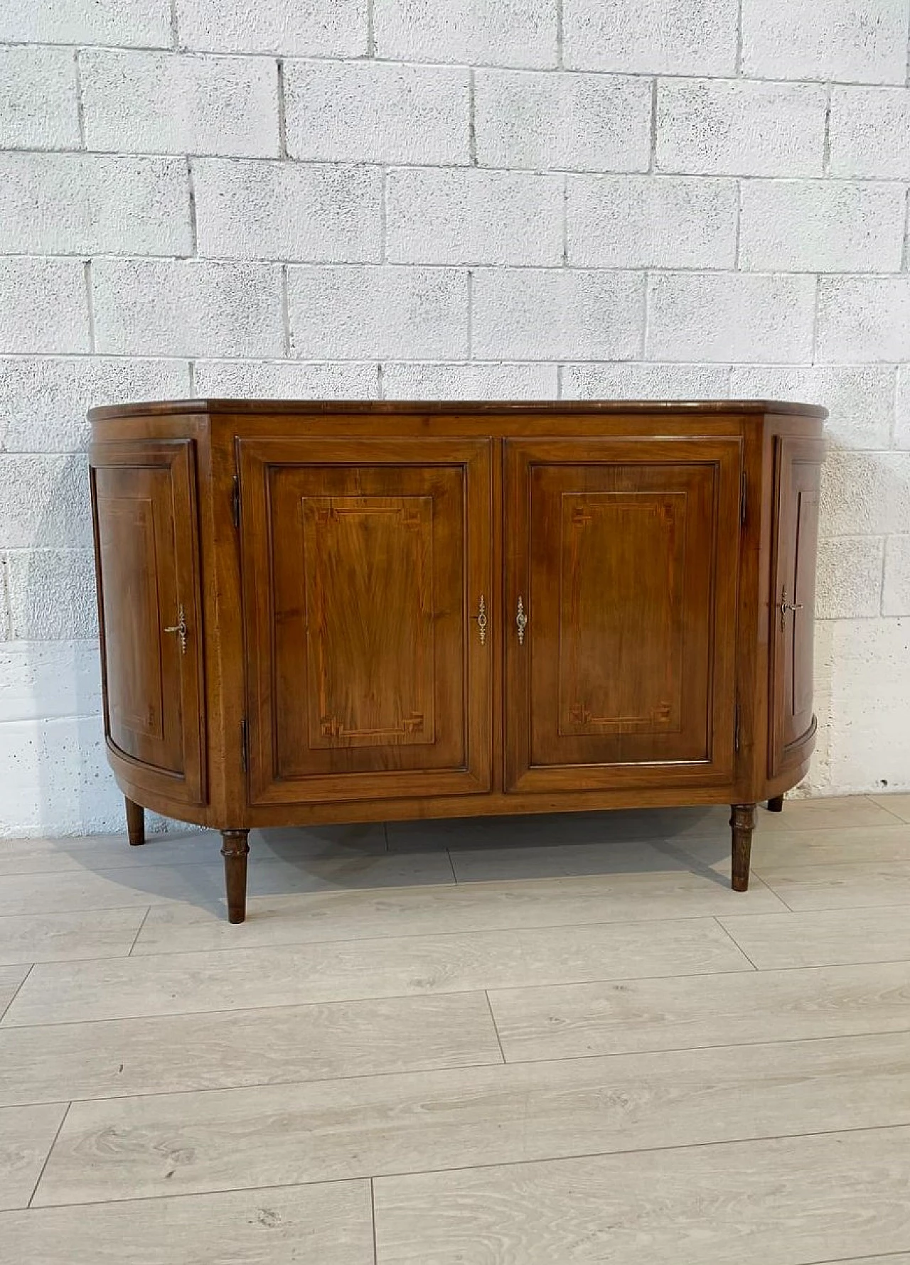 Walnut sideboard with inlaid doors, late 18th century 3