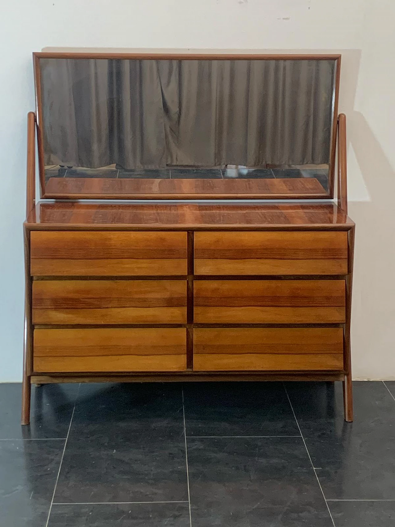 Comò in legno con specchio con cassetti diagonali, anni '60 1