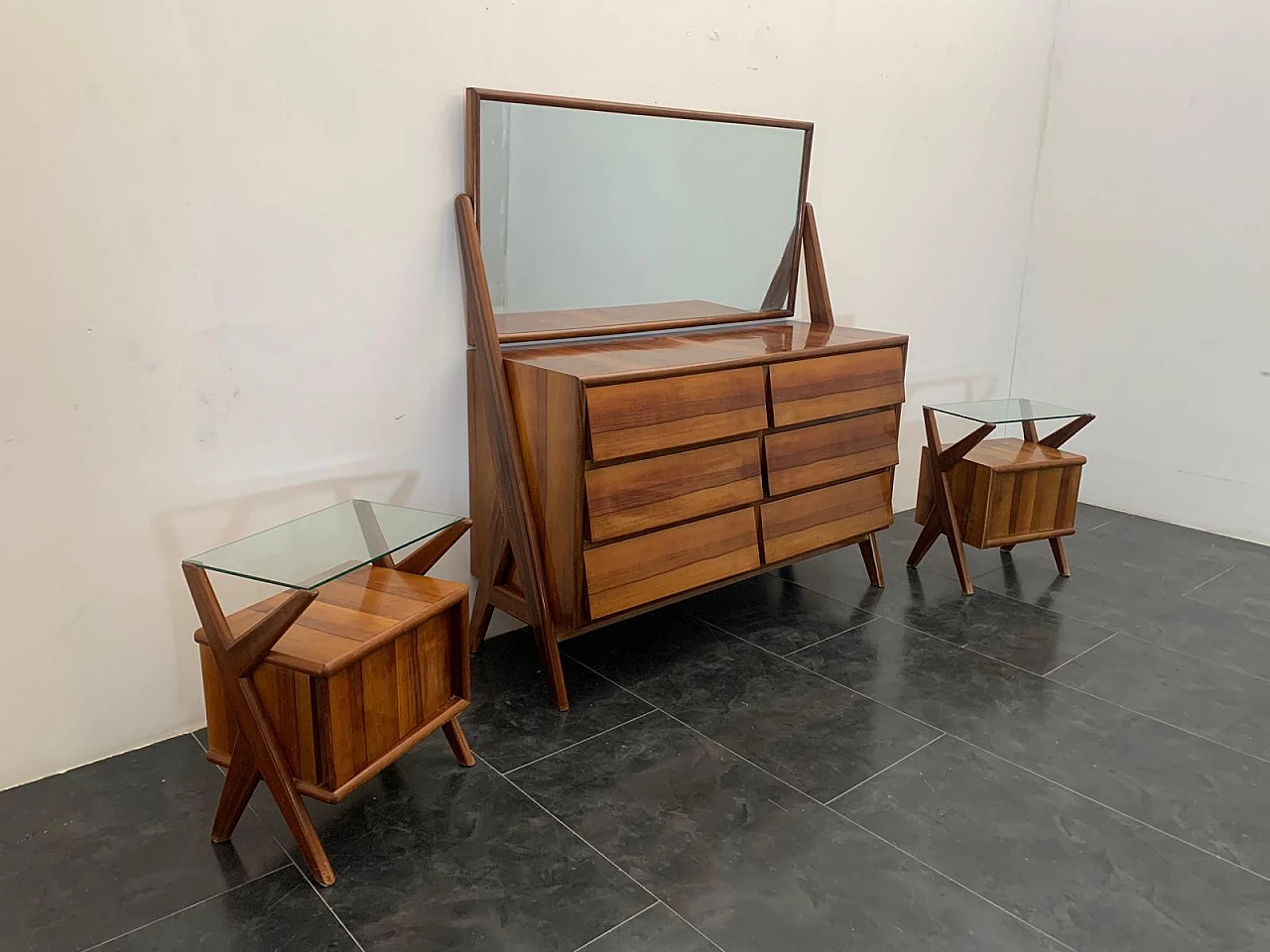 Comò in legno con specchio con cassetti diagonali, anni '60 14