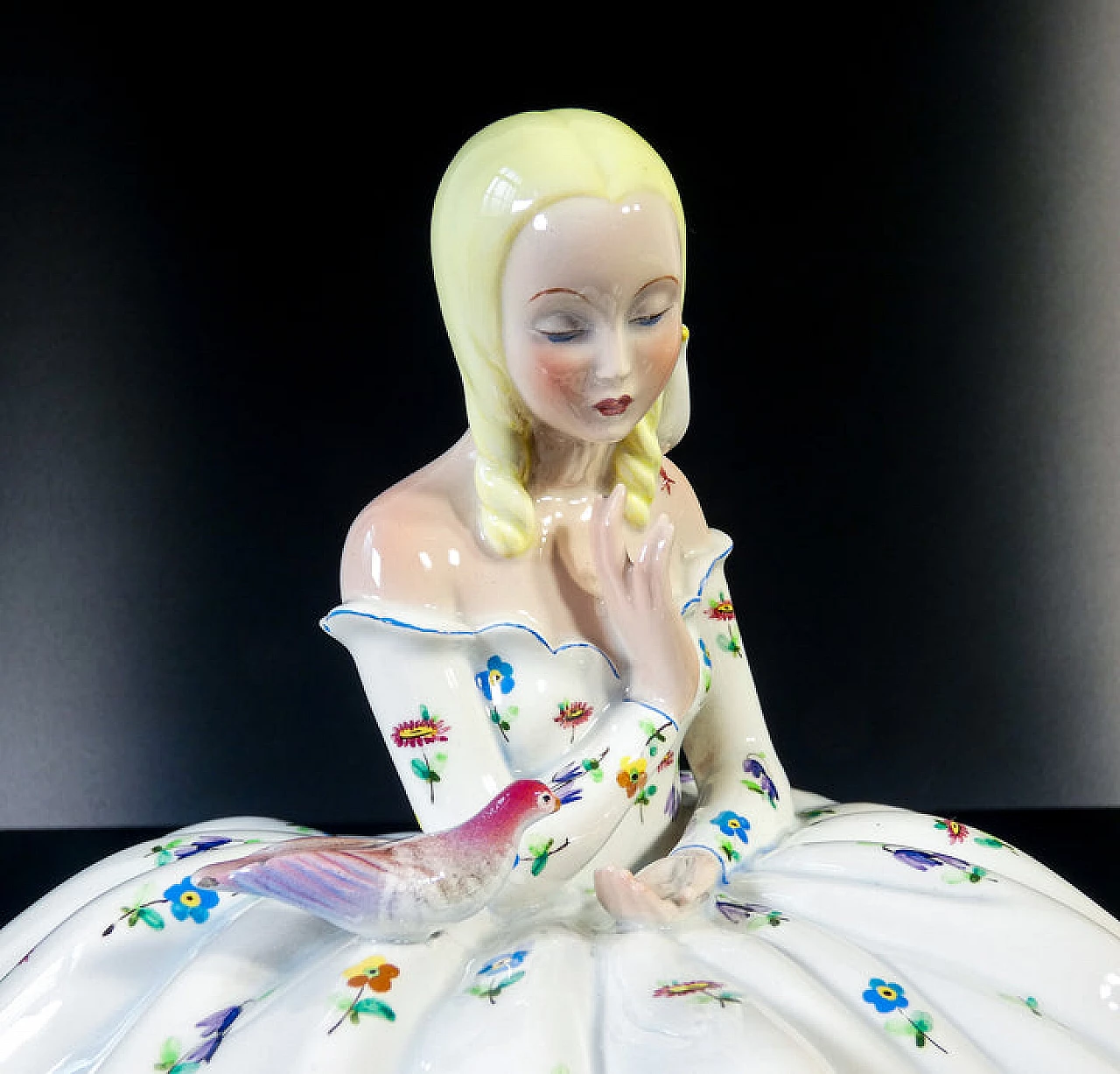 Antonio Ronzan, ragazza con uccellini, scultura in ceramica, anni '40 4