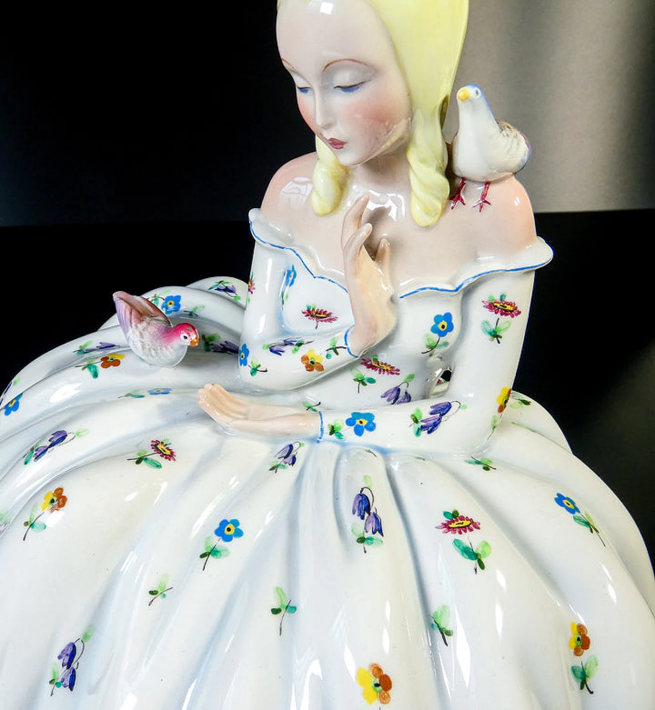 Antonio Ronzan, ragazza con uccellini, scultura in ceramica, anni '40 11