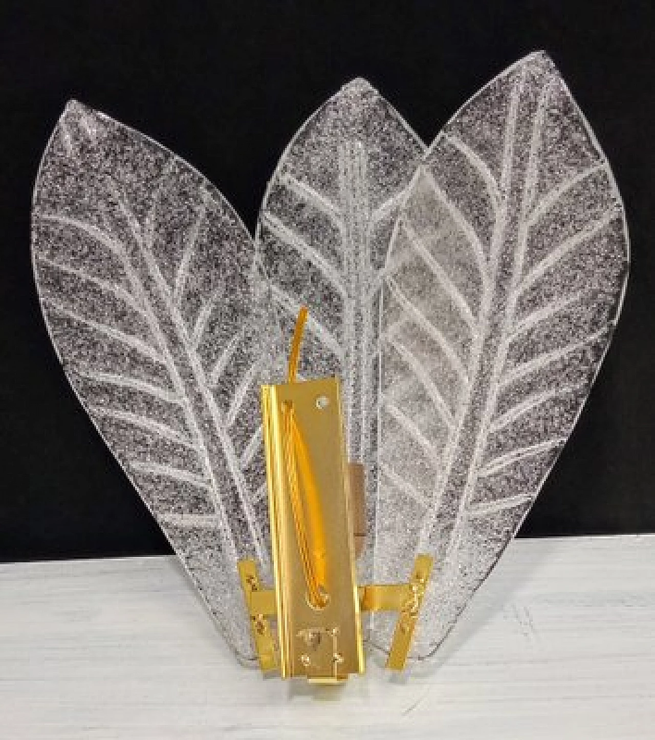 Pair of wall lights with Murano glass leaves, 1980s 4