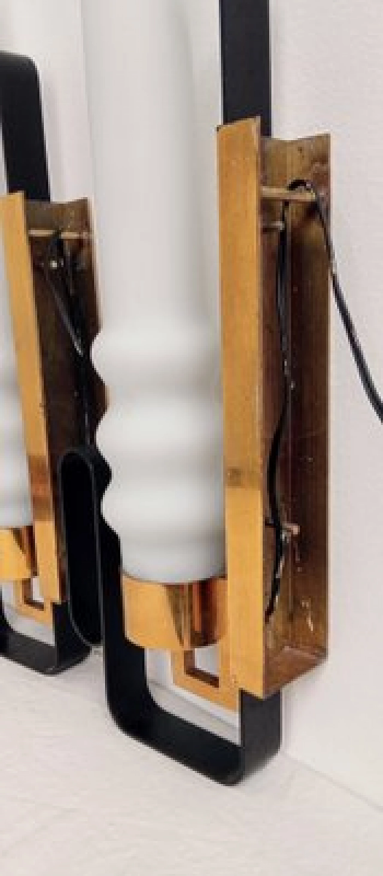 3 Applique in vetro opalino, metallo nero e ottone, anni '60 6