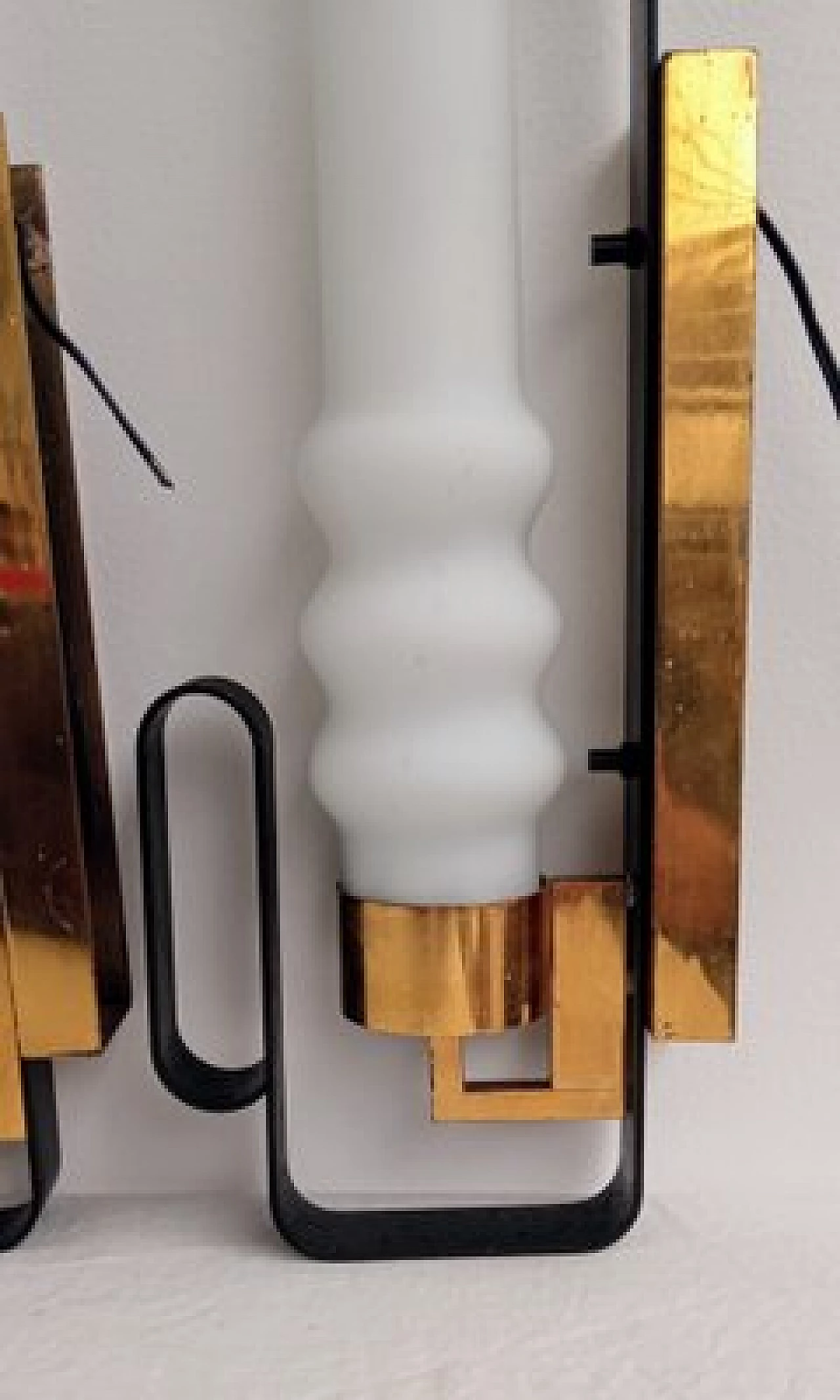 3 Applique in vetro opalino, metallo nero e ottone, anni '60 7