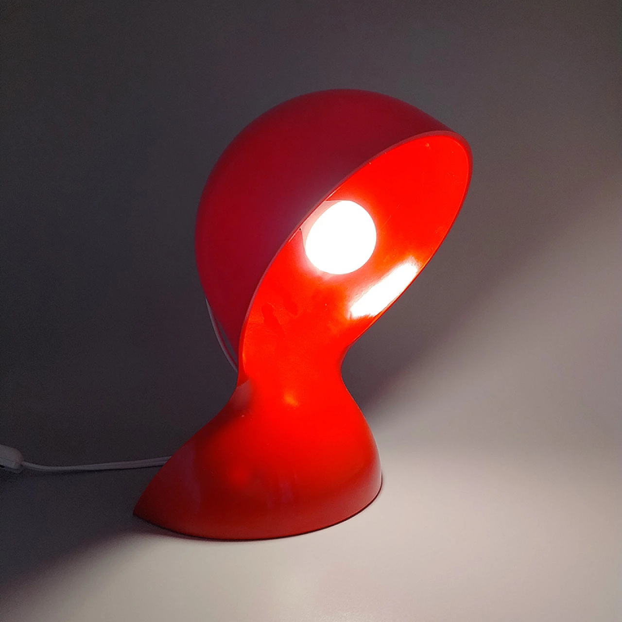 Lampada da tavolo rossa Dalù di Vico Magistretti per Artemide, 1965 8