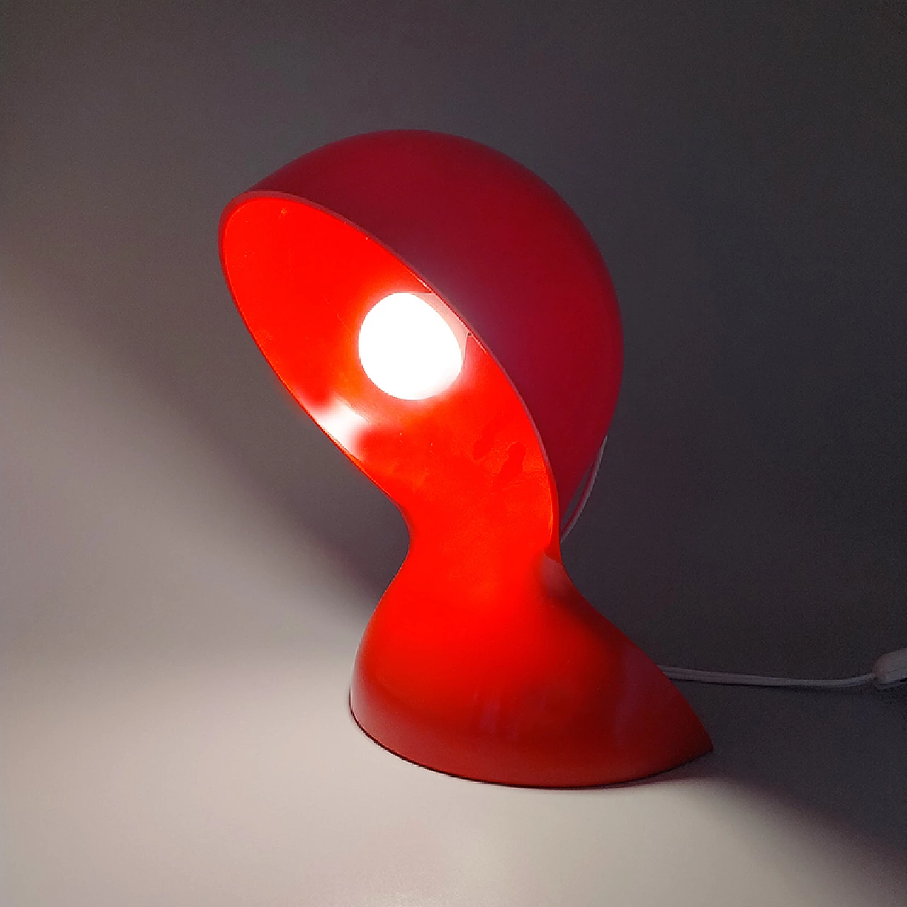 Lampada da tavolo rossa Dalù di Vico Magistretti per Artemide, 1965 9