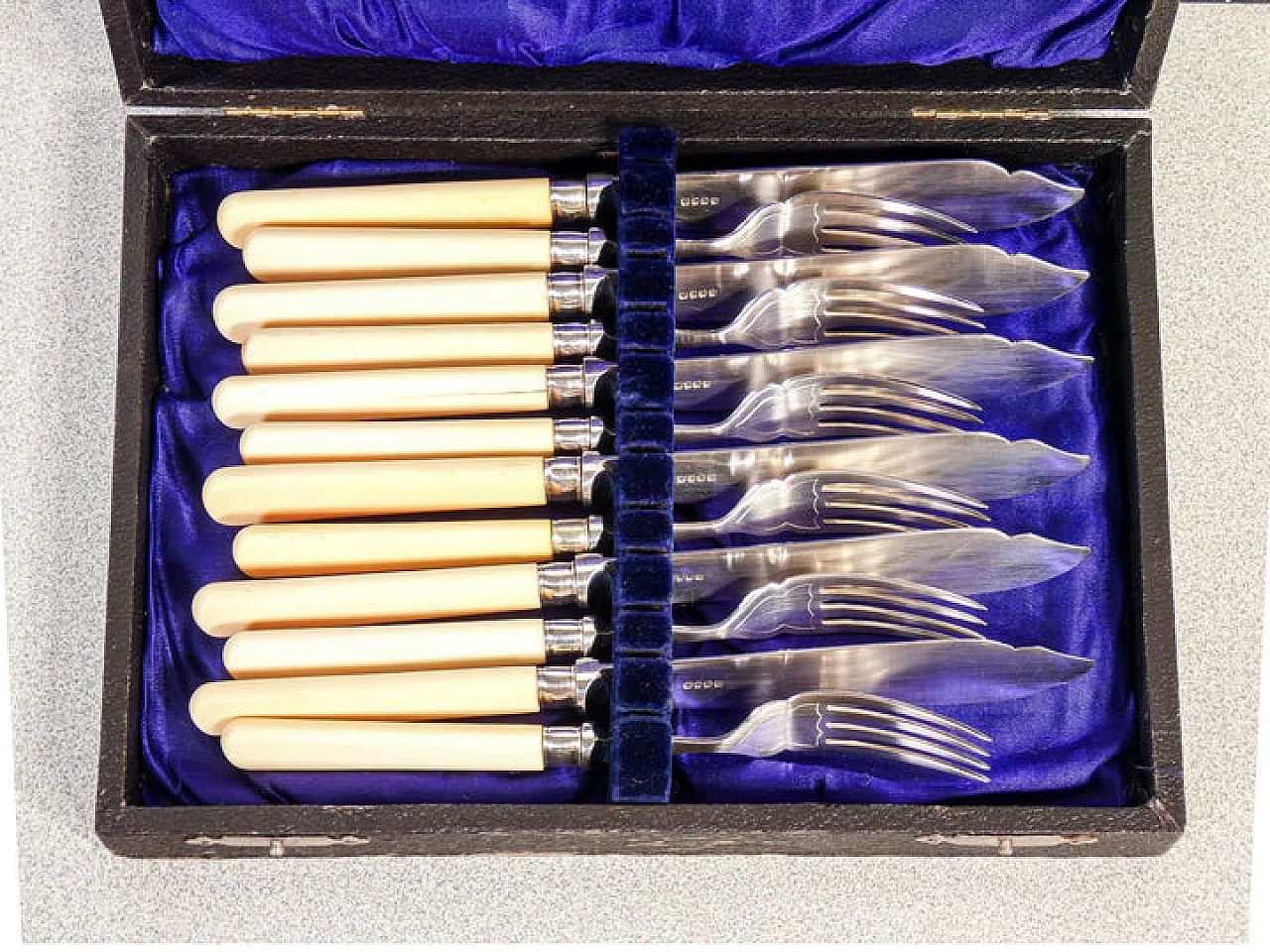 12 Posate da dolce di William Adams con custodia, '800 2