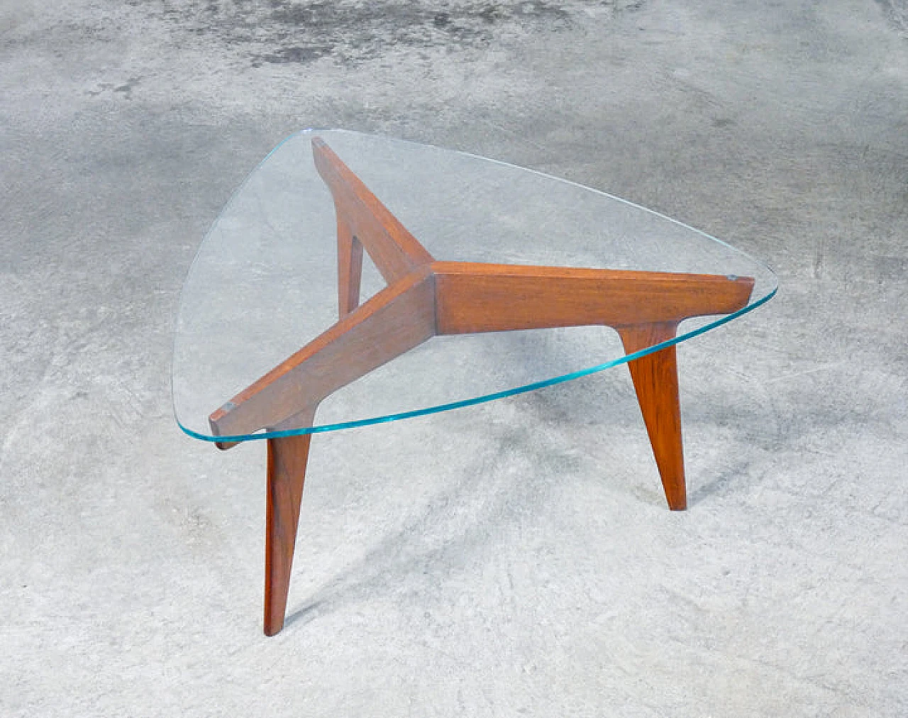Tavolino triangolare in legno e vetro di Gio Ponti, anni '50 2