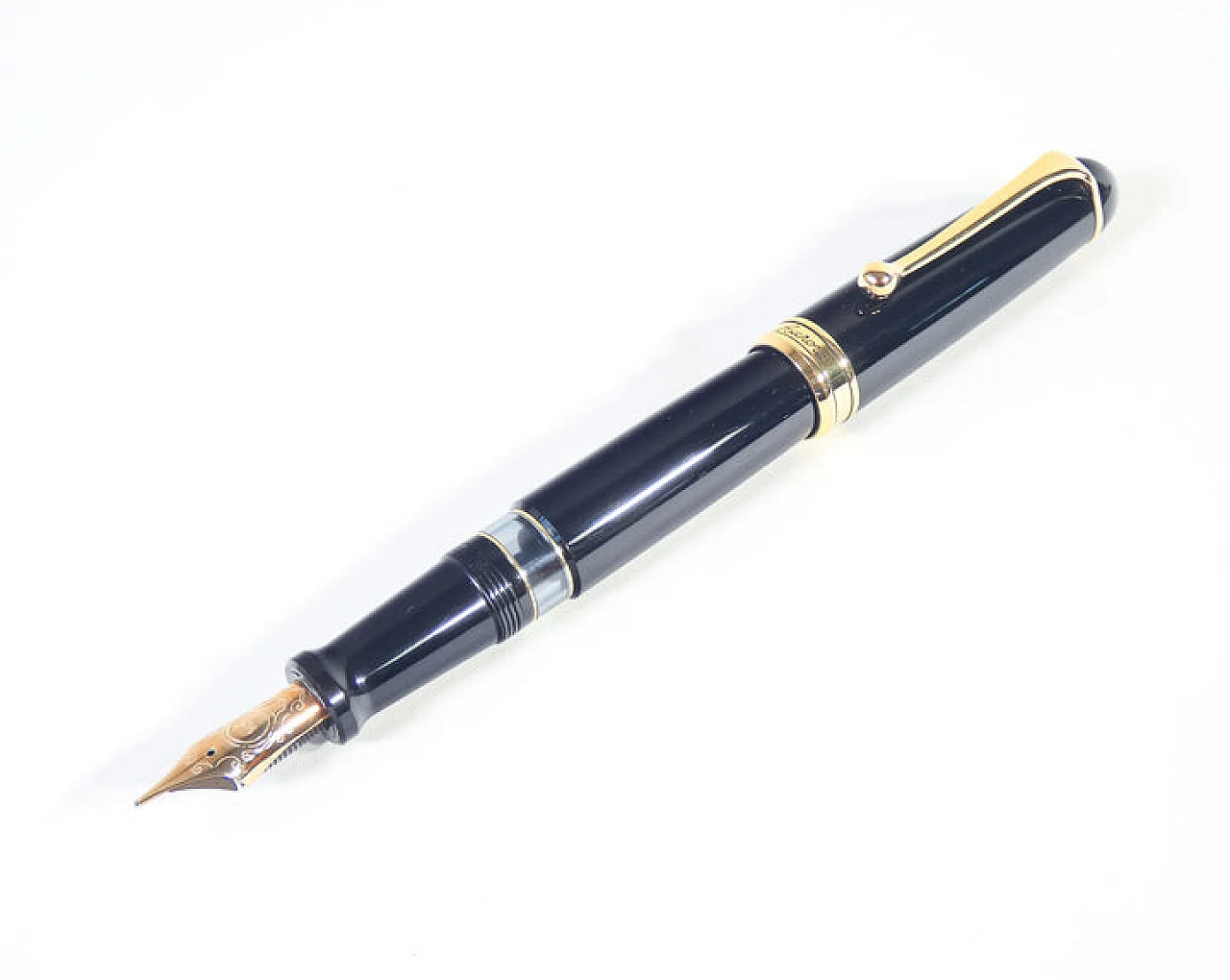 Aurora Nuova 88 fountain pen by Nizzoli with case, 1980s 2