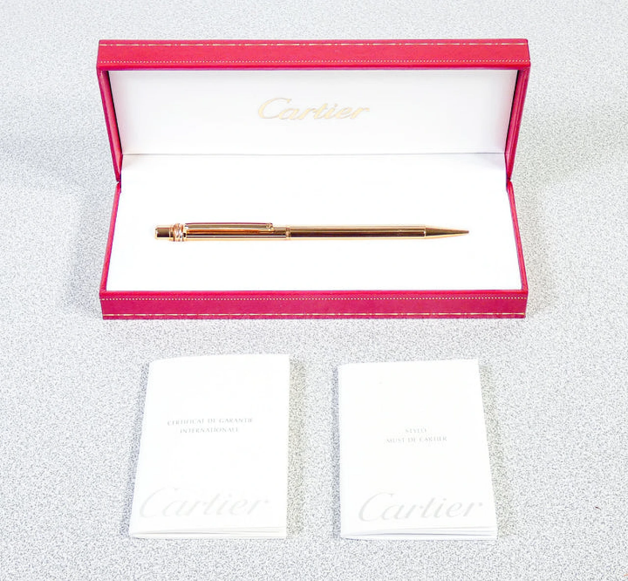 Penna a sfera Stylo Must de Cartier con custodia, 2004 1