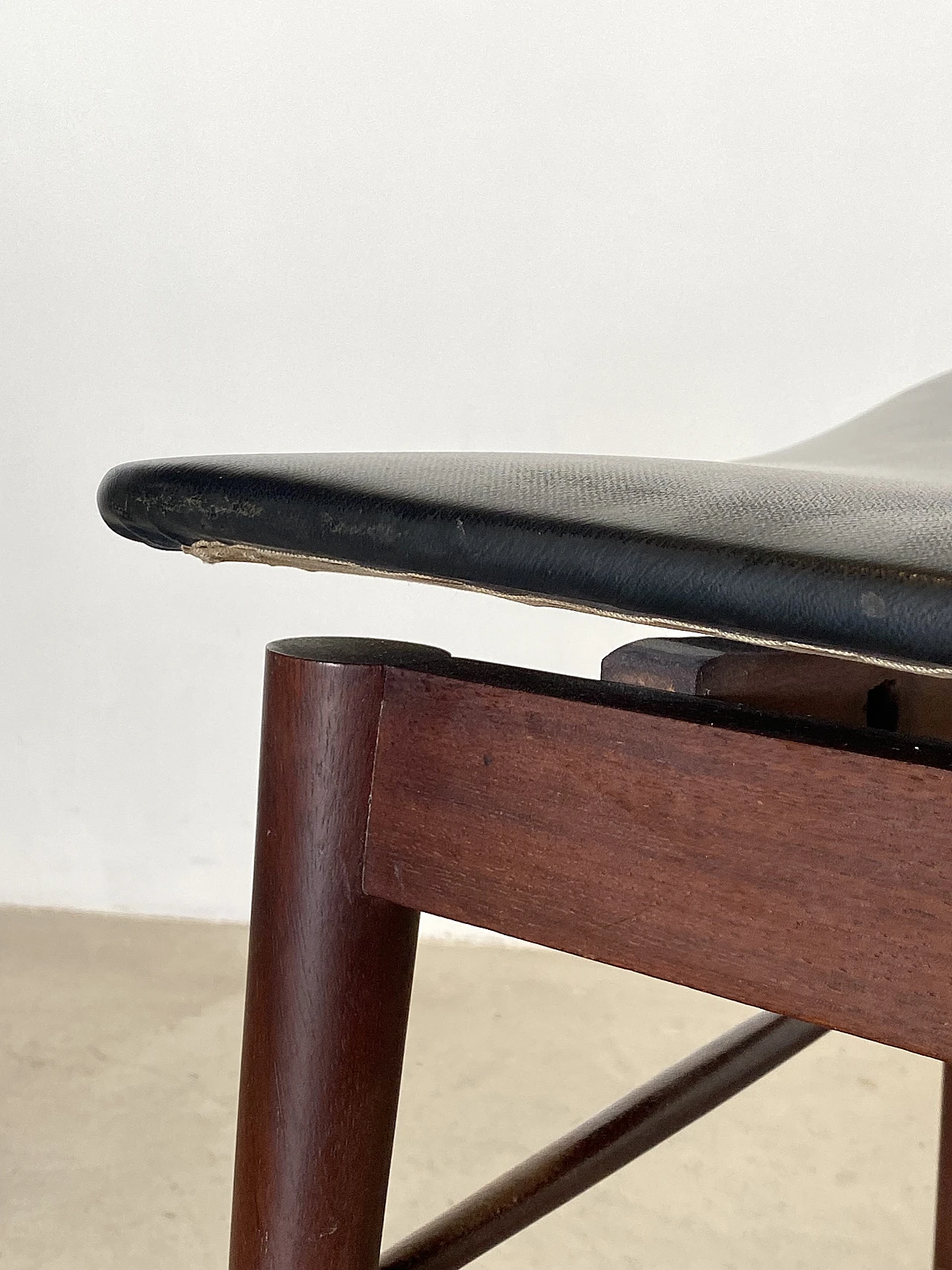 4 Teak chairs with leatherette seat, 1960s 14