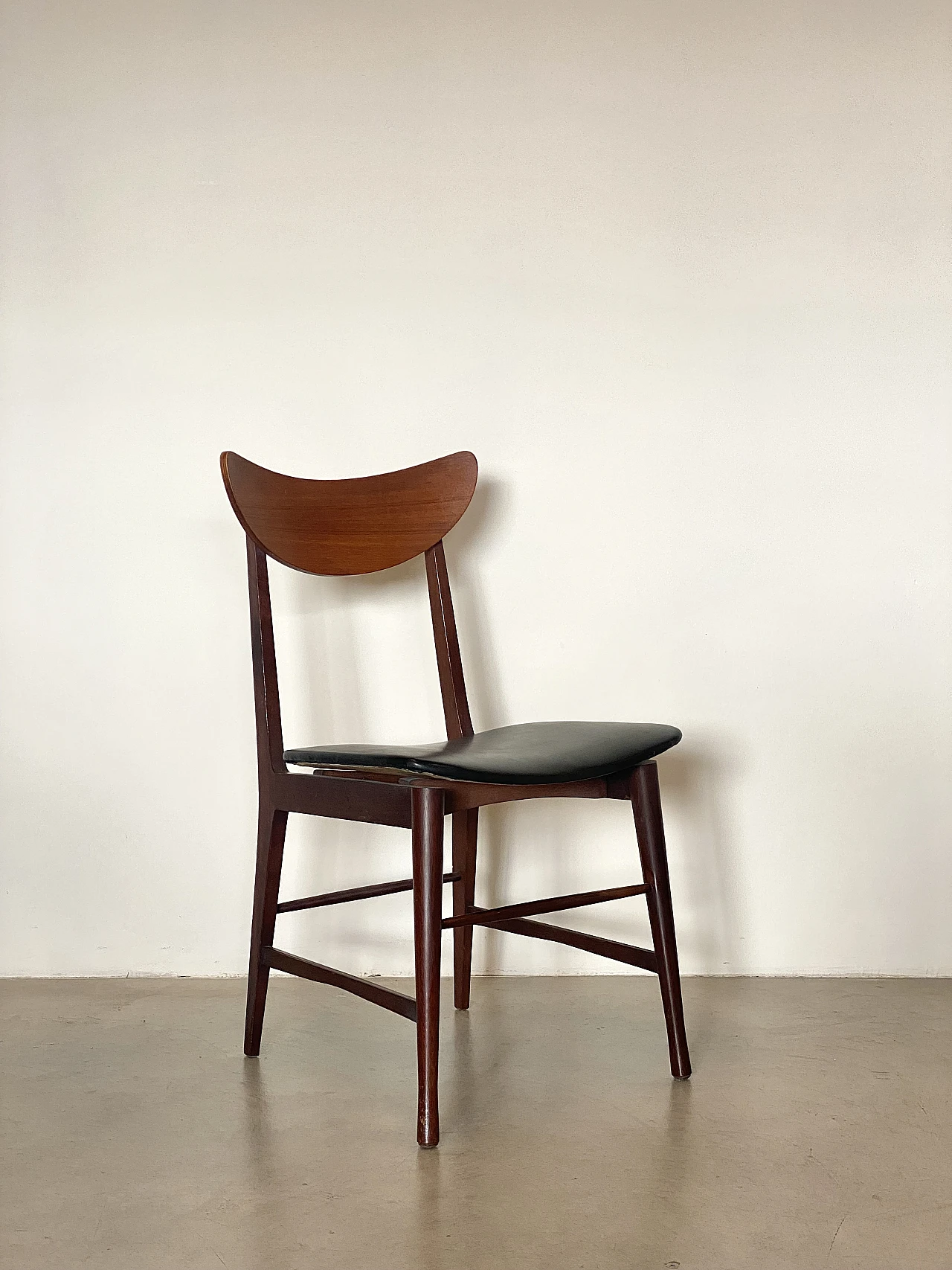 4 Teak chairs with leatherette seat, 1960s 16
