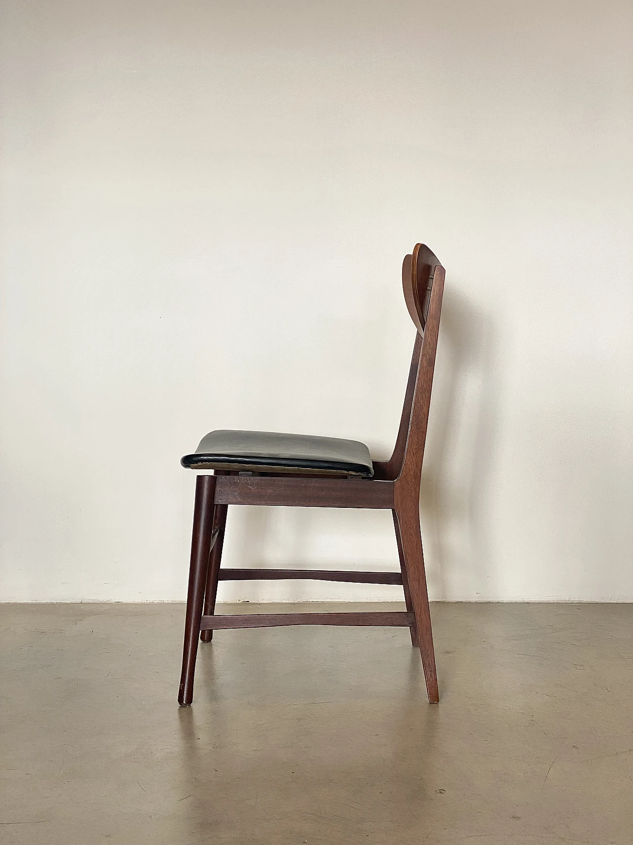 4 Teak chairs with leatherette seat, 1960s 17