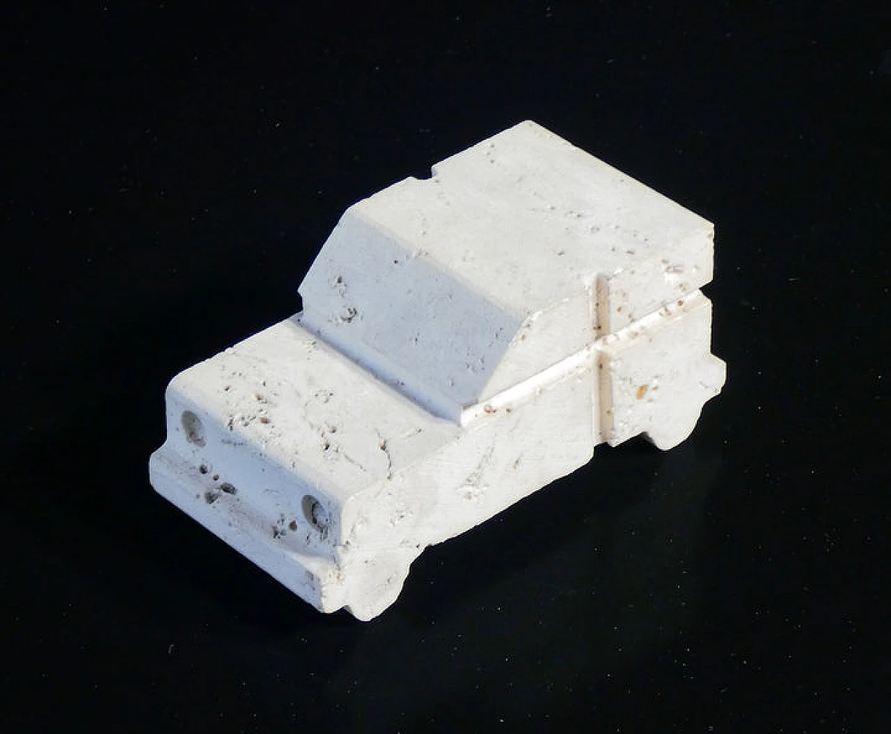 F.lli Mannelli, scultura di macchina in travertino, anni '70 1