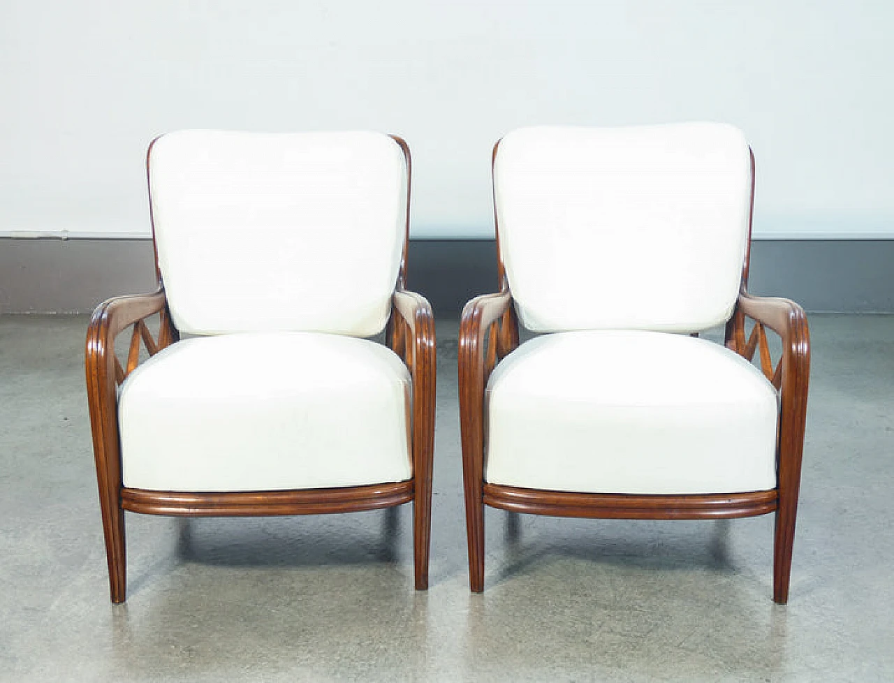 Pair of solid wood and linen armchairs by Paolo Buffa, 1940s 7