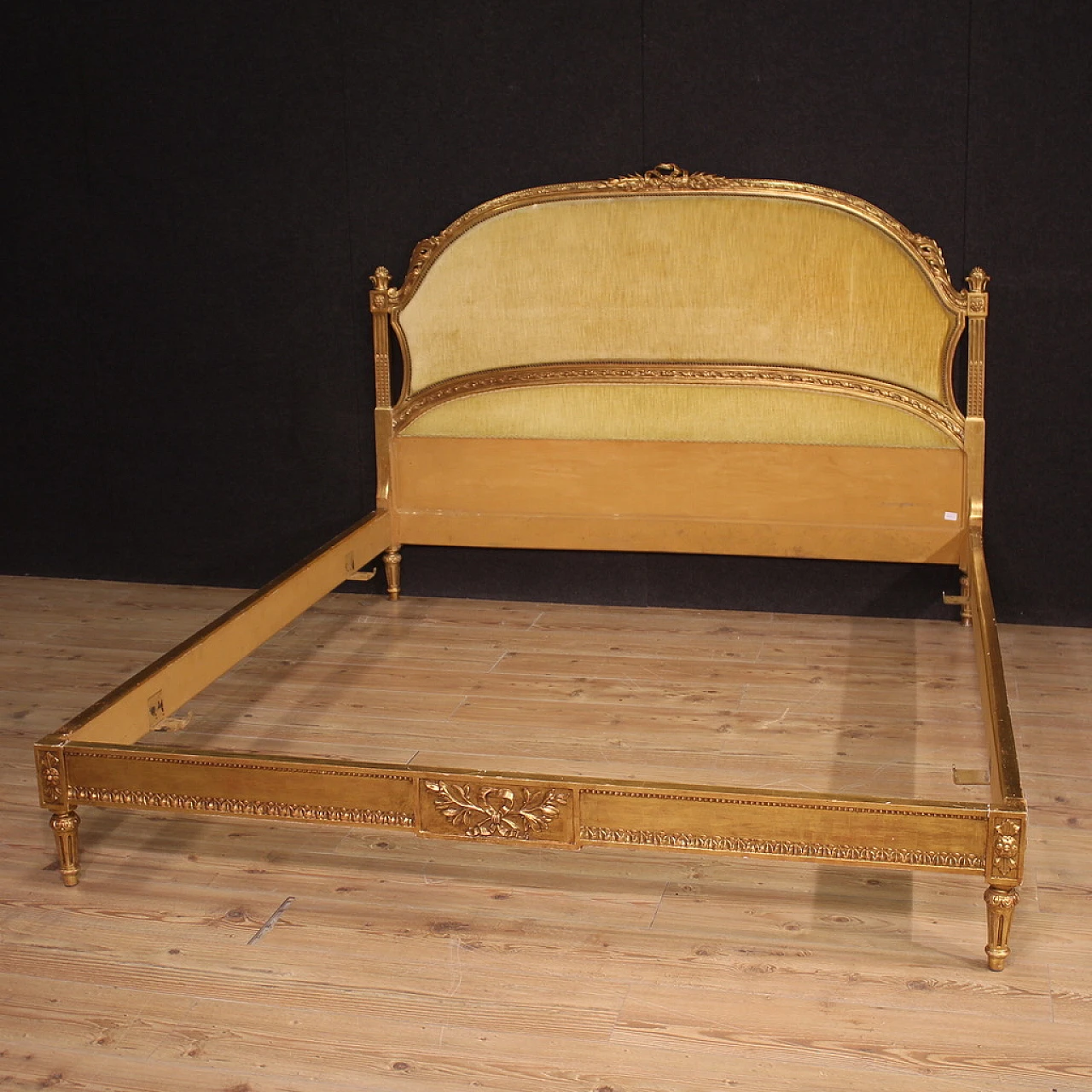 Double bed frame in velvet and carved and gilded wood 1
