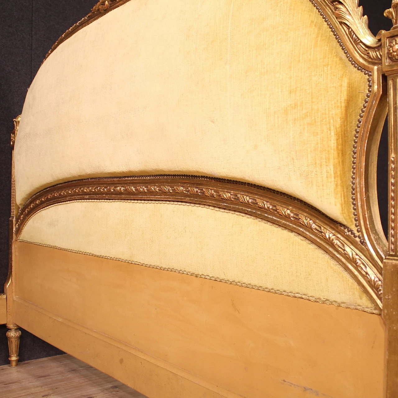 Double bed frame in velvet and carved and gilded wood 3