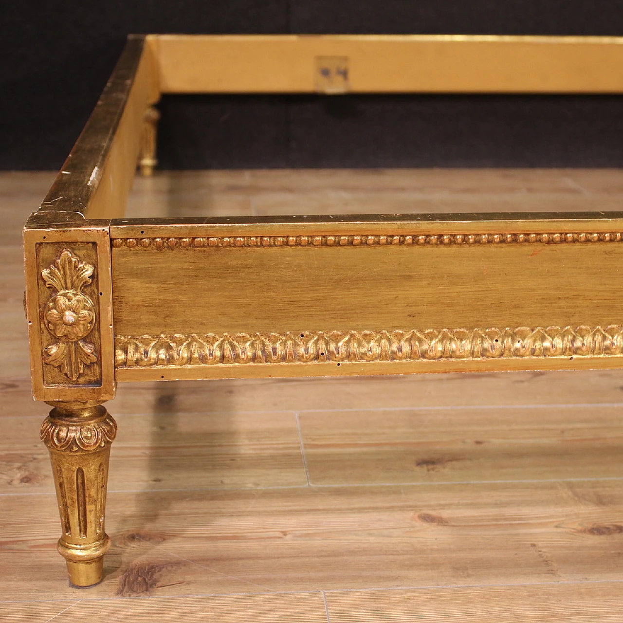 Double bed frame in velvet and carved and gilded wood 4