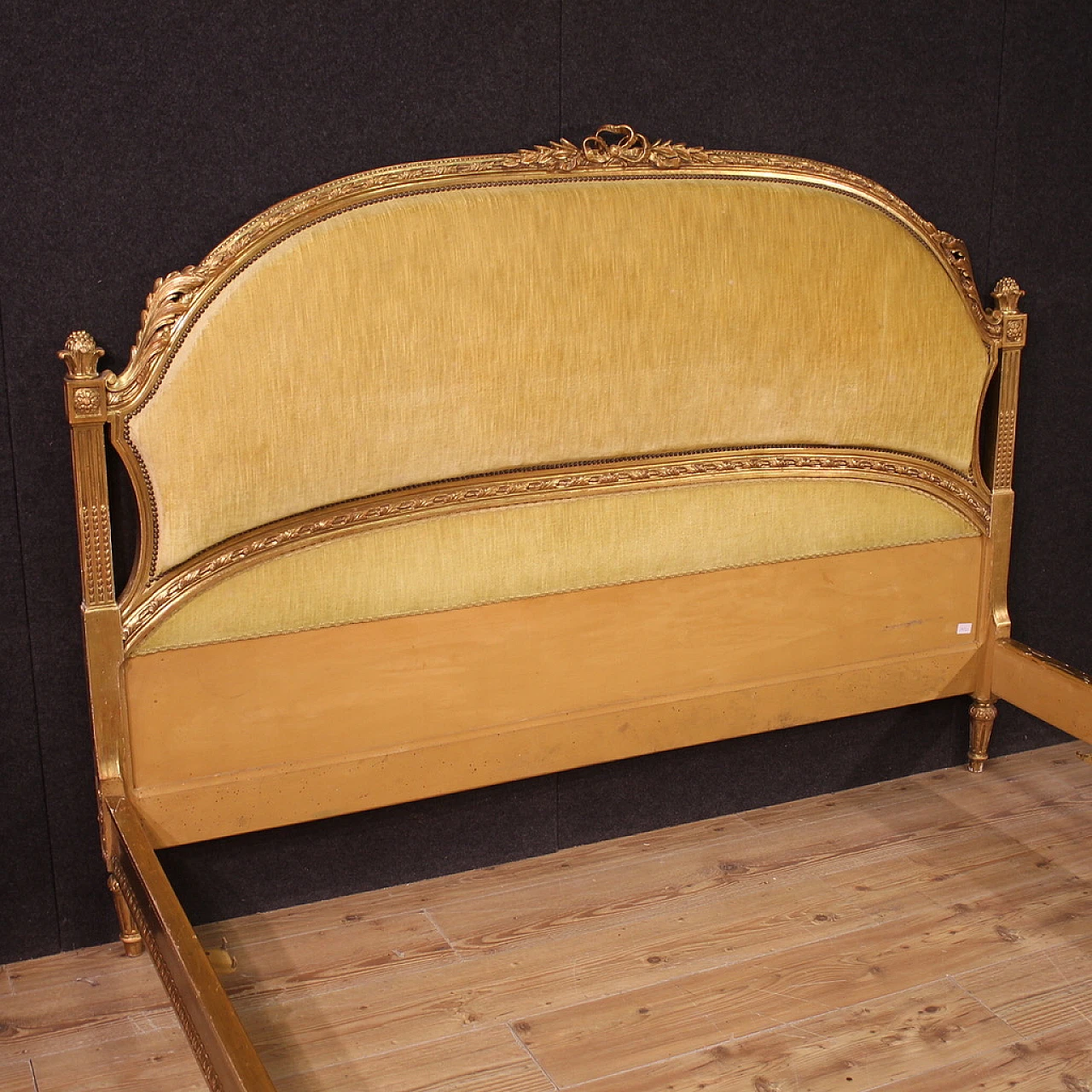 Double bed frame in velvet and carved and gilded wood 7