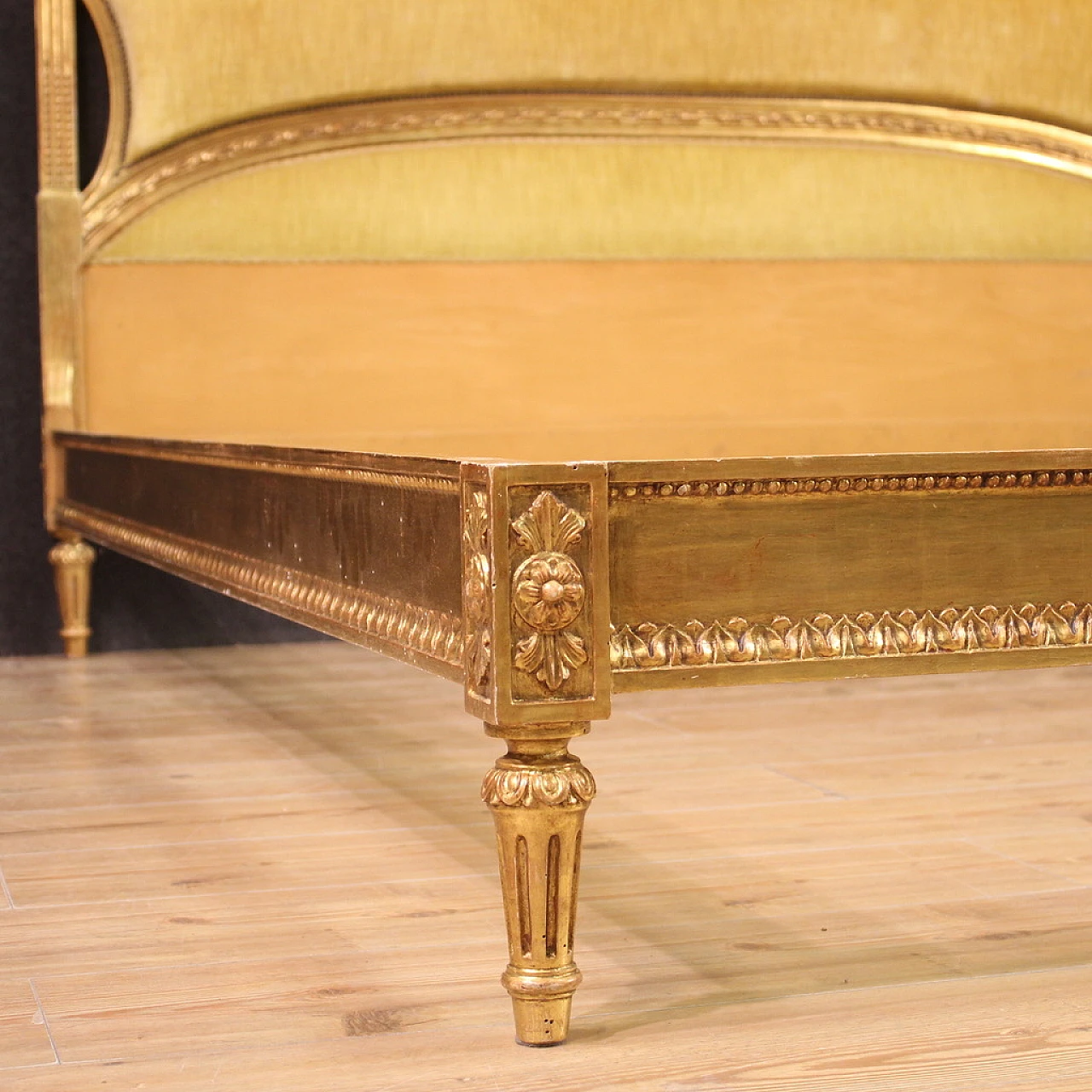 Double bed frame in velvet and carved and gilded wood 10