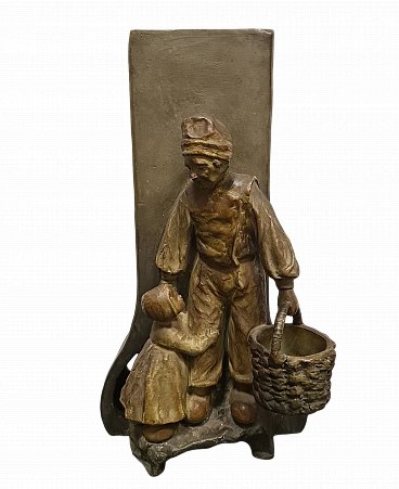 Vaso in terracotta dipinta con scultura di un contadino, anni '20