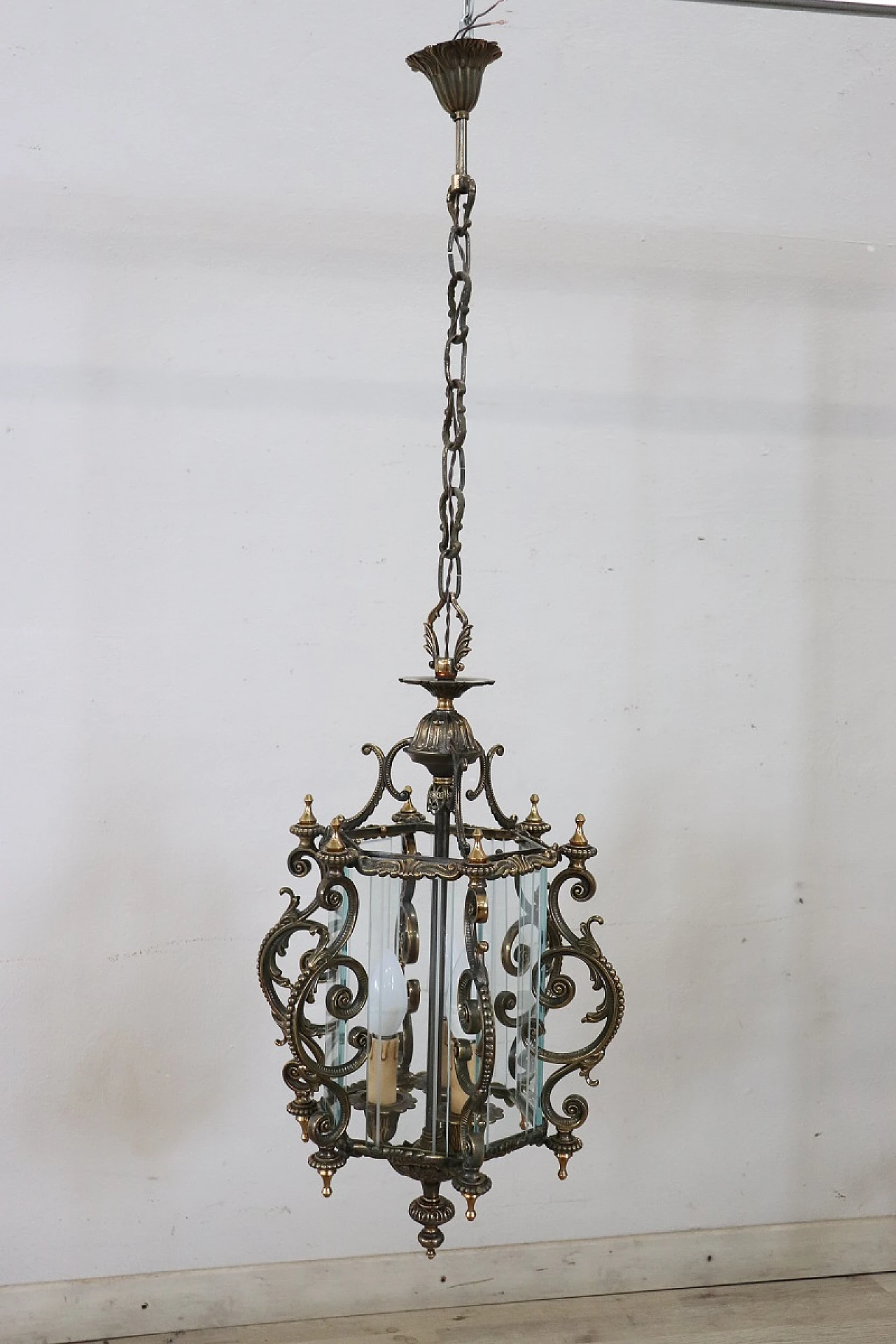 Lampada da soffitto in vetro e bronzo con decorazioni, anni '80 3