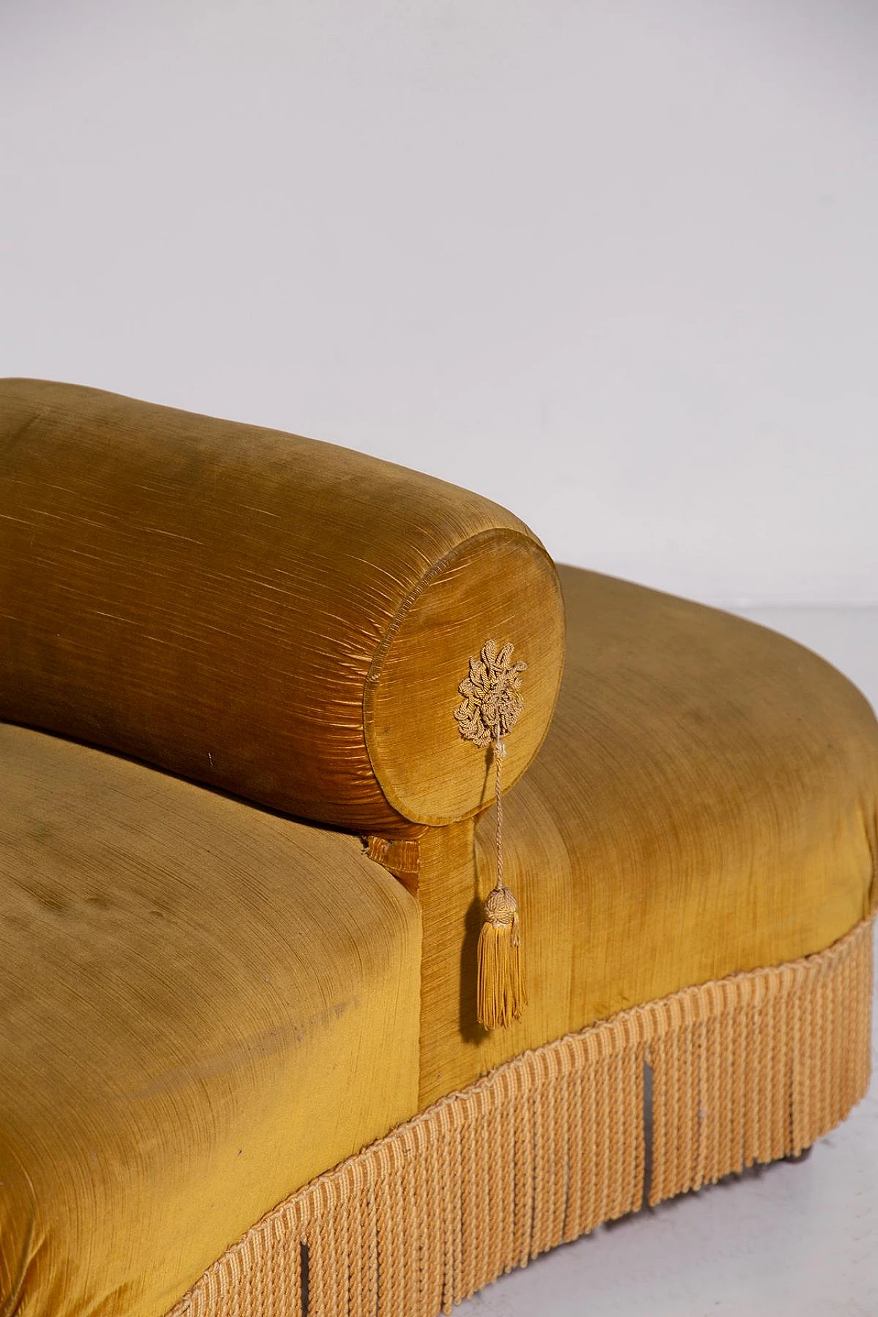 Wood and velvet bench with tassels, 1950s 7