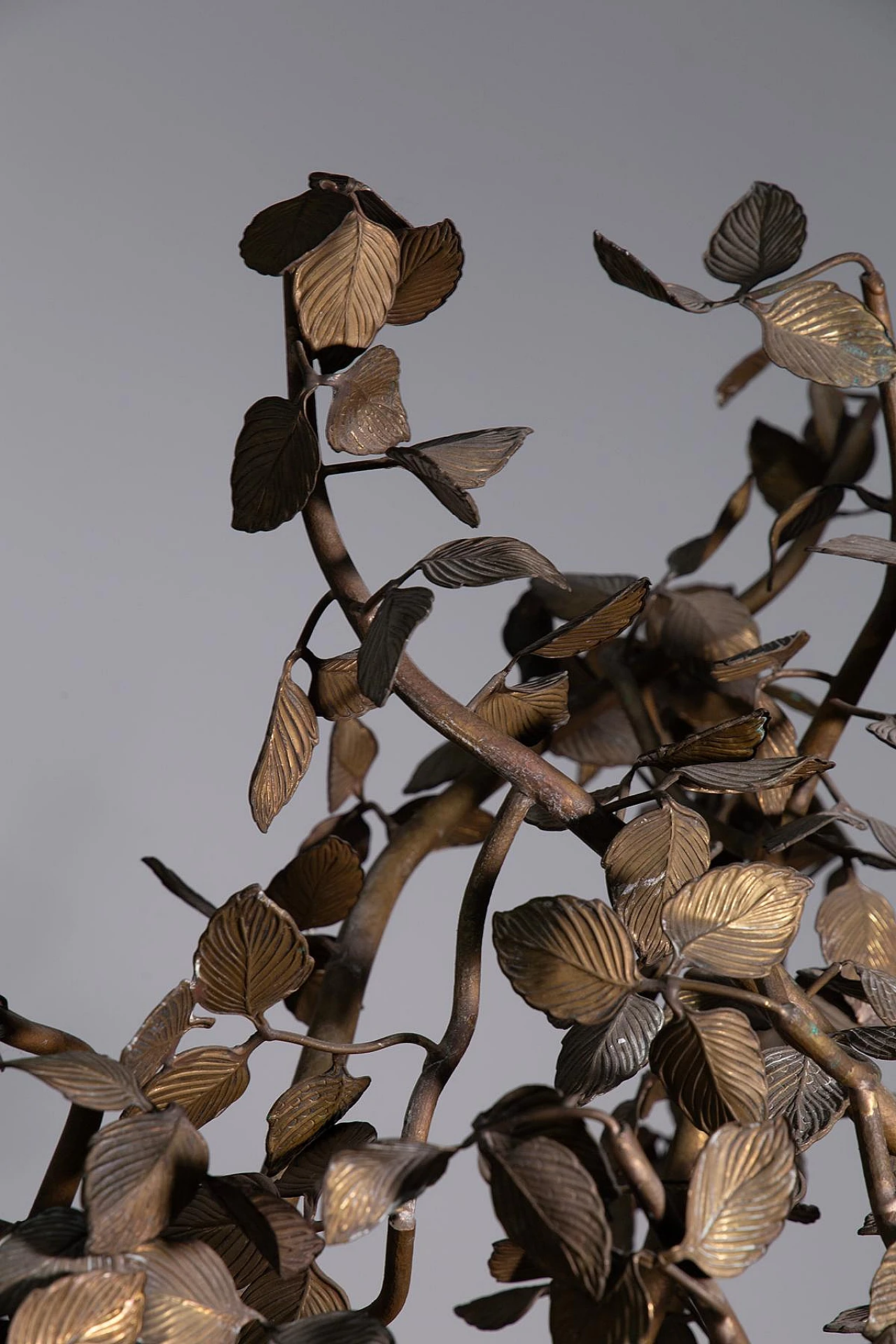 Scultura stile Liberty di albero in metallo dorato, anni '50 8