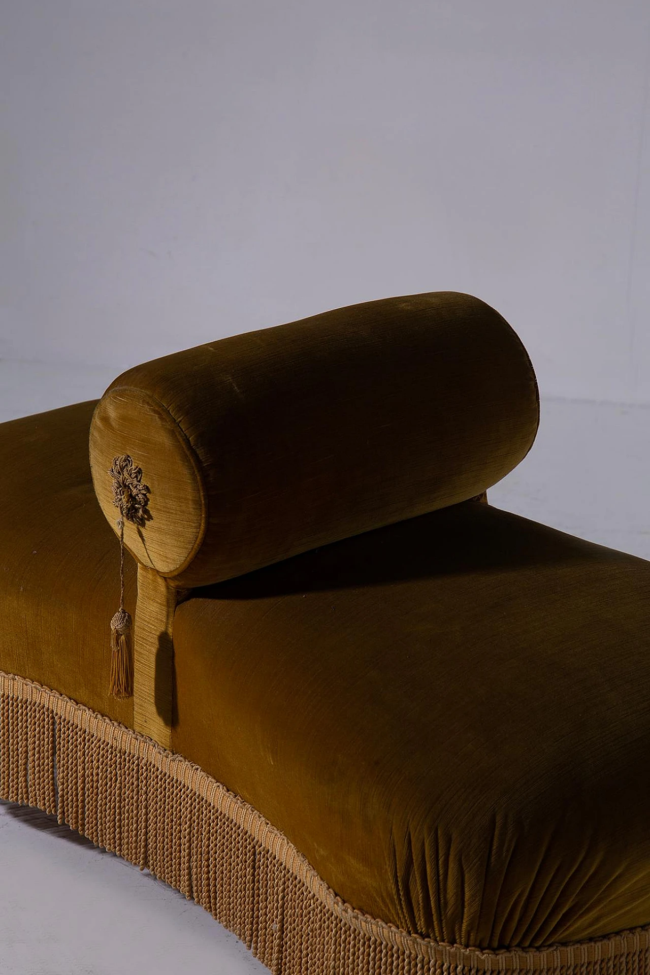 Wood and velvet bench with tassels, 1950s 12