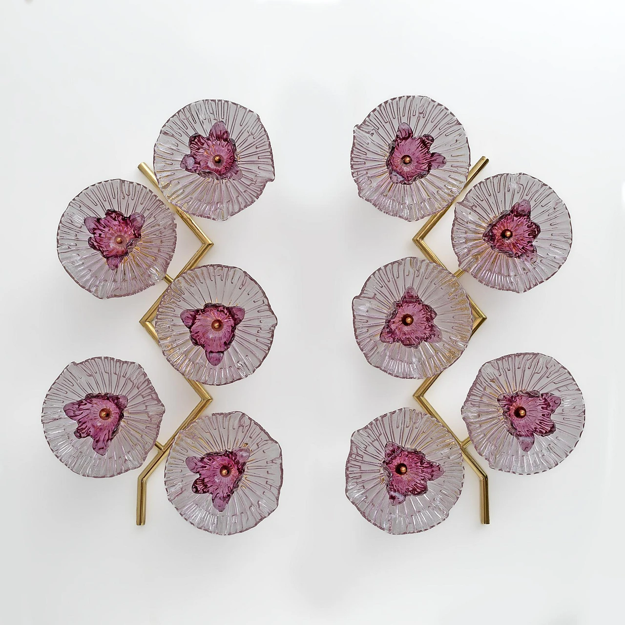 Coppia di applique in vetro di Murano e ottone con fiori, anni '90 2