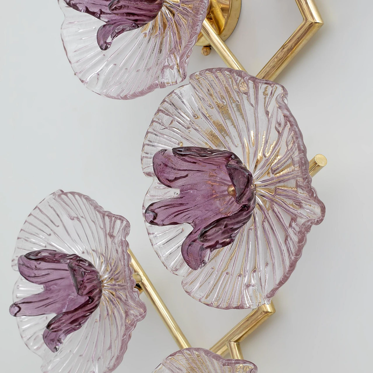 Coppia di applique in vetro di Murano e ottone con fiori, anni '90 4